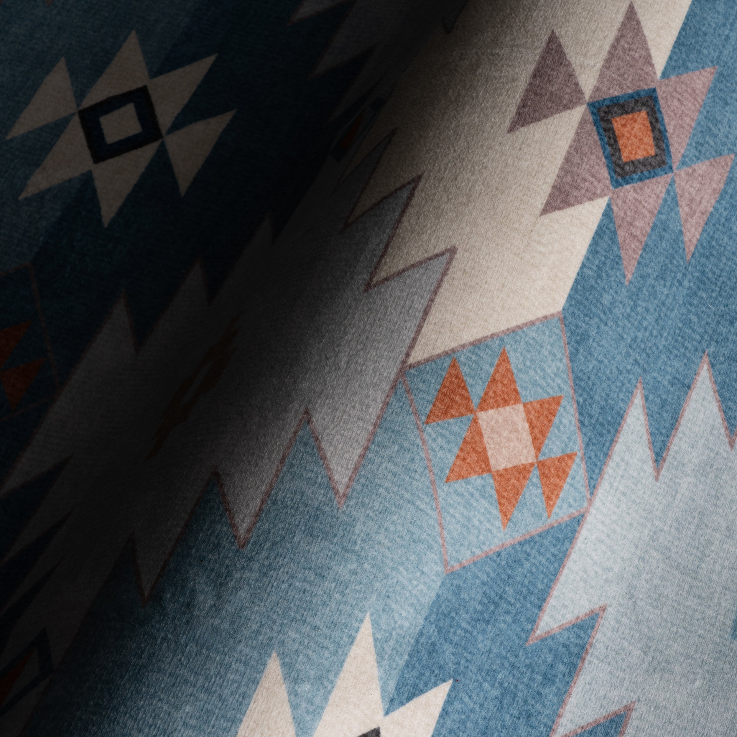 Nuloom Amelisse Bordered Washable Rug - Image 5