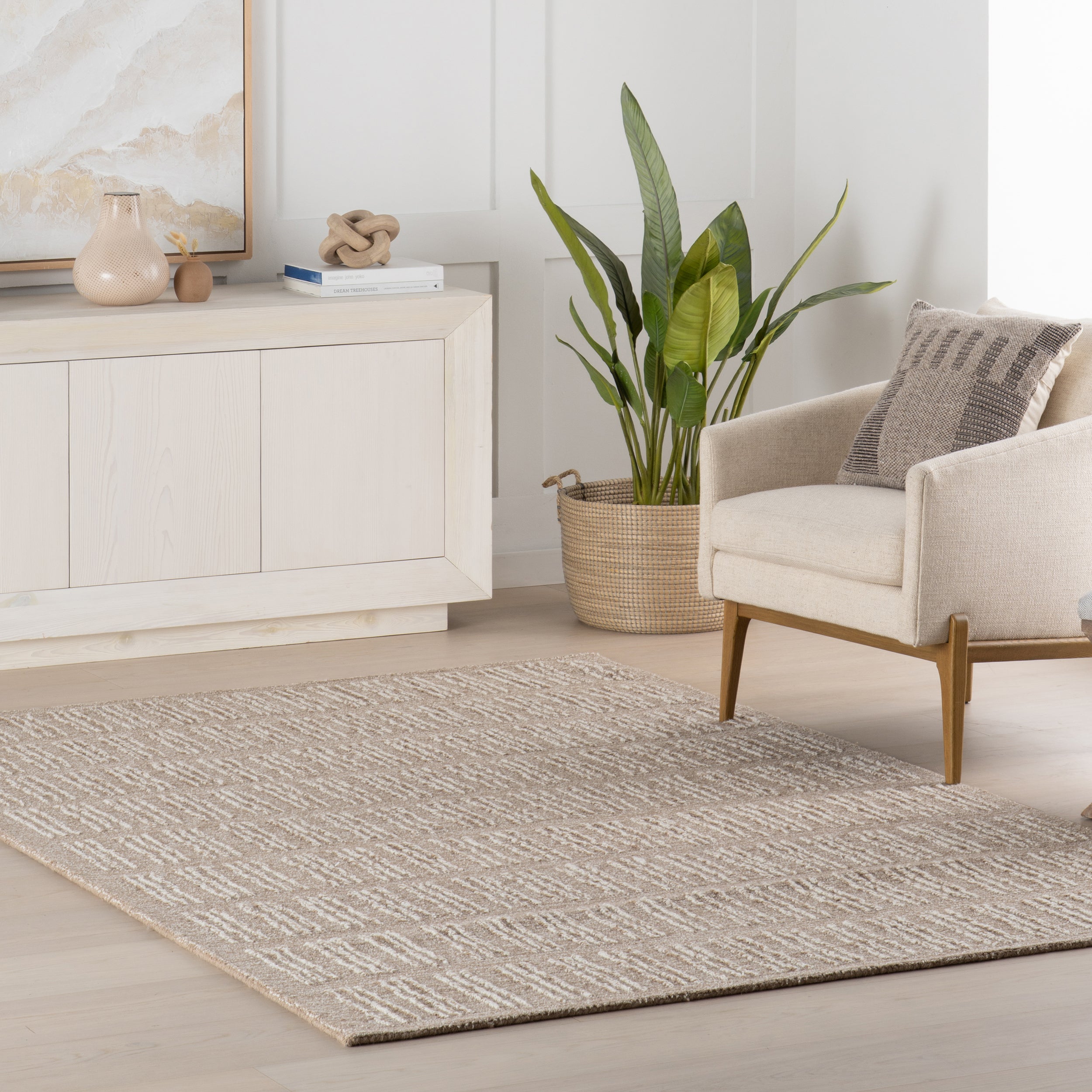 Nuloom Halbeth Hand Tuffted Wool Area Rug - Image 2