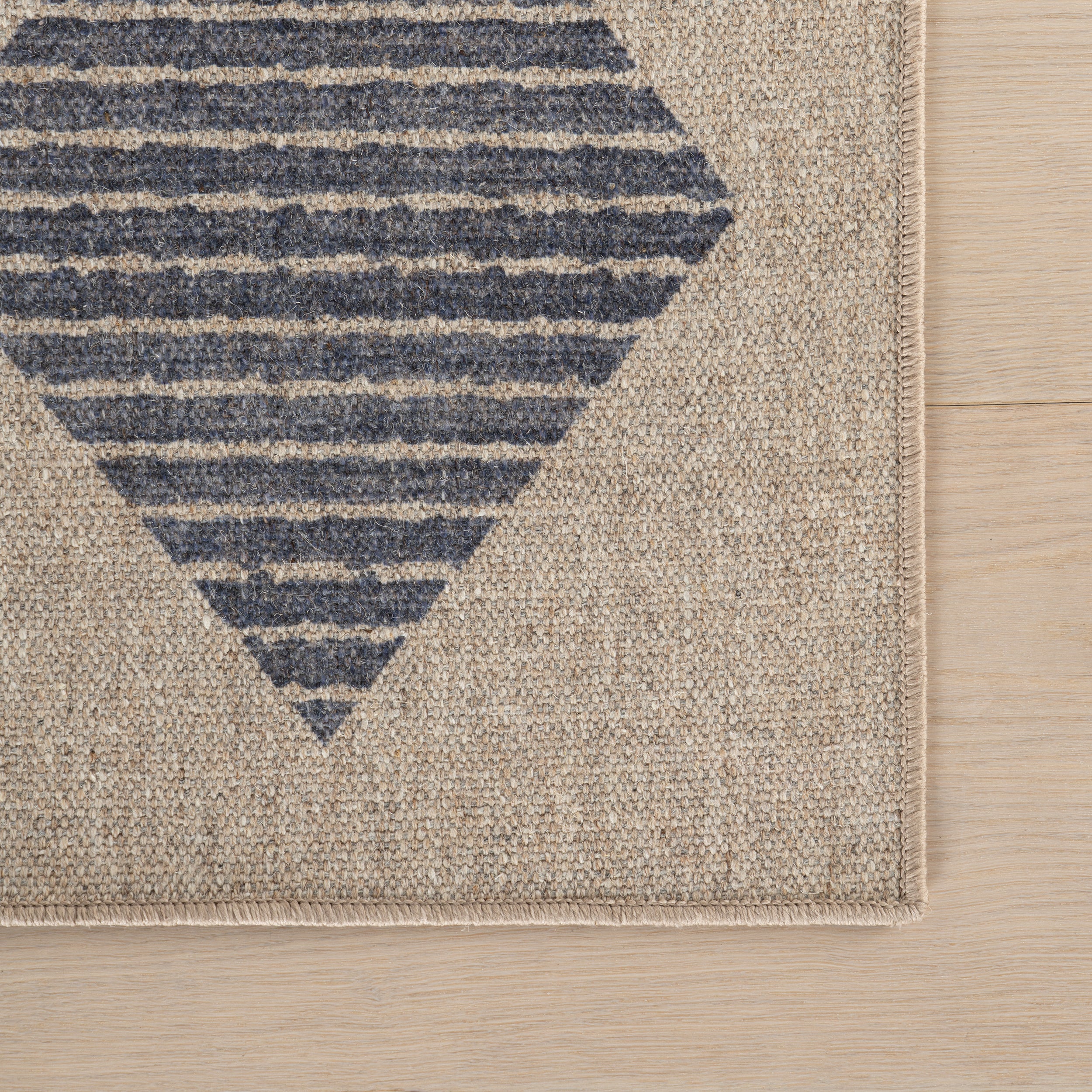 Nuloom Evrina Vintage Washable Area Rug - Image 6
