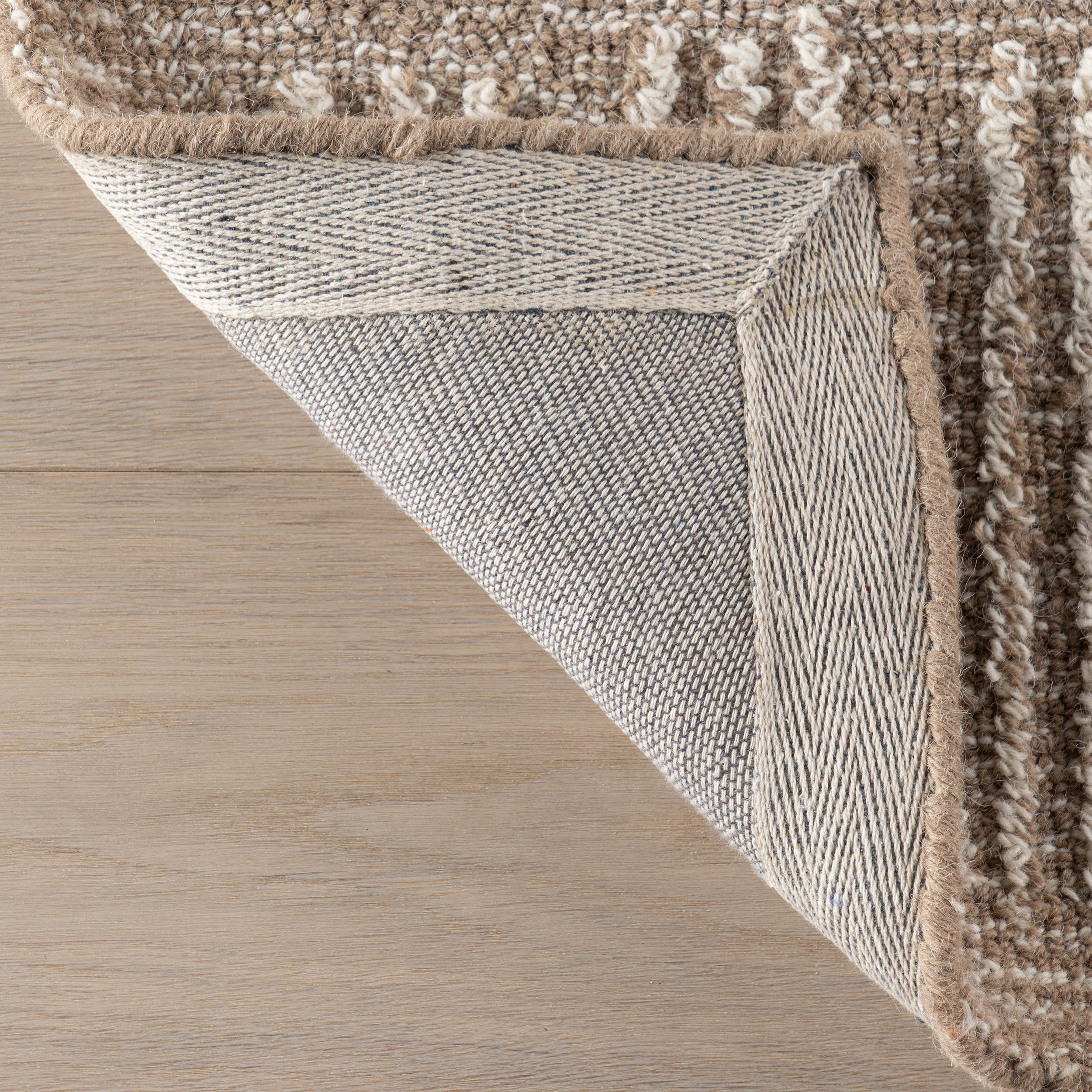 Nuloom Halbeth Hand Tuffted Wool Area Rug - Image 5