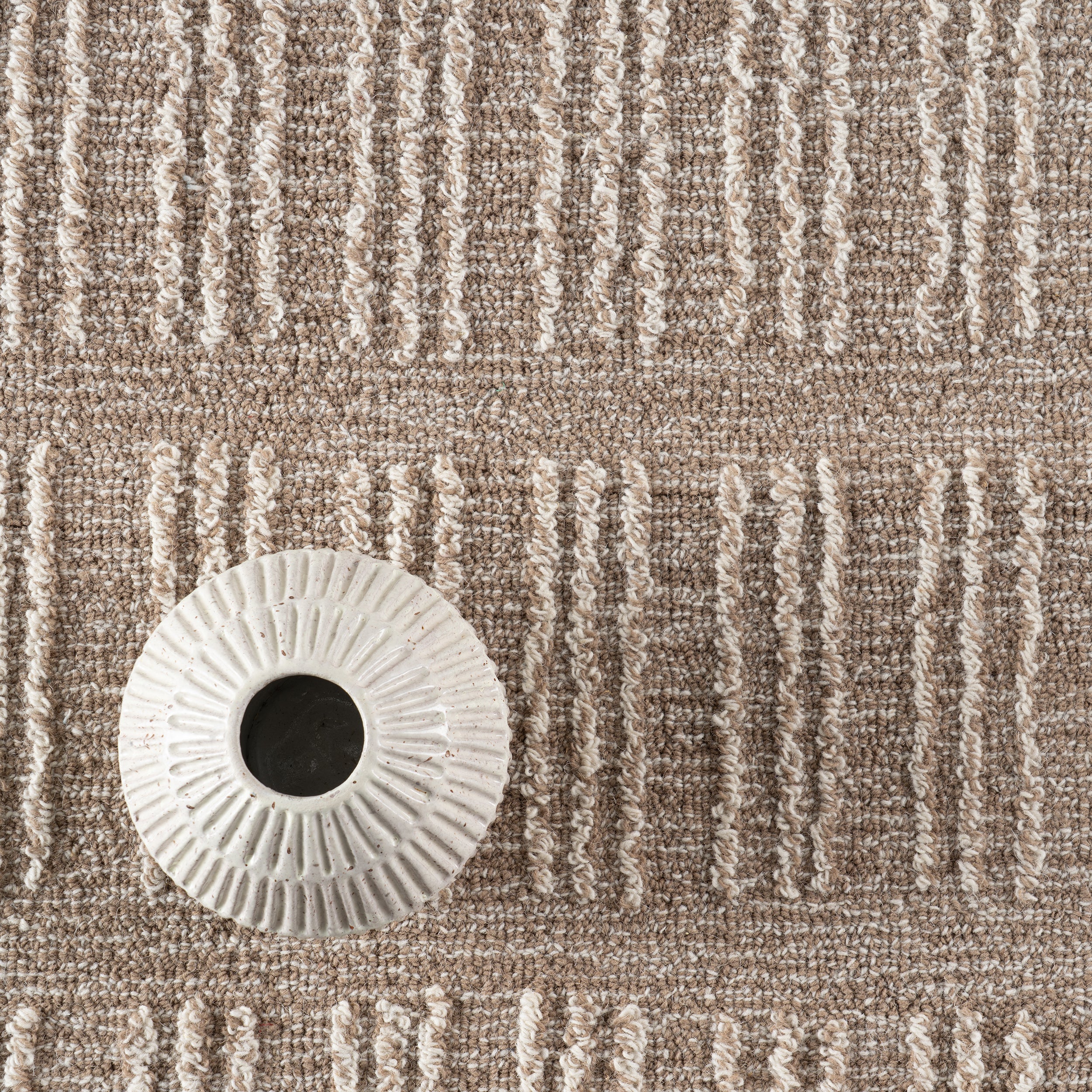 Nuloom Halbeth Hand Tuffted Wool Area Rug - Image 6