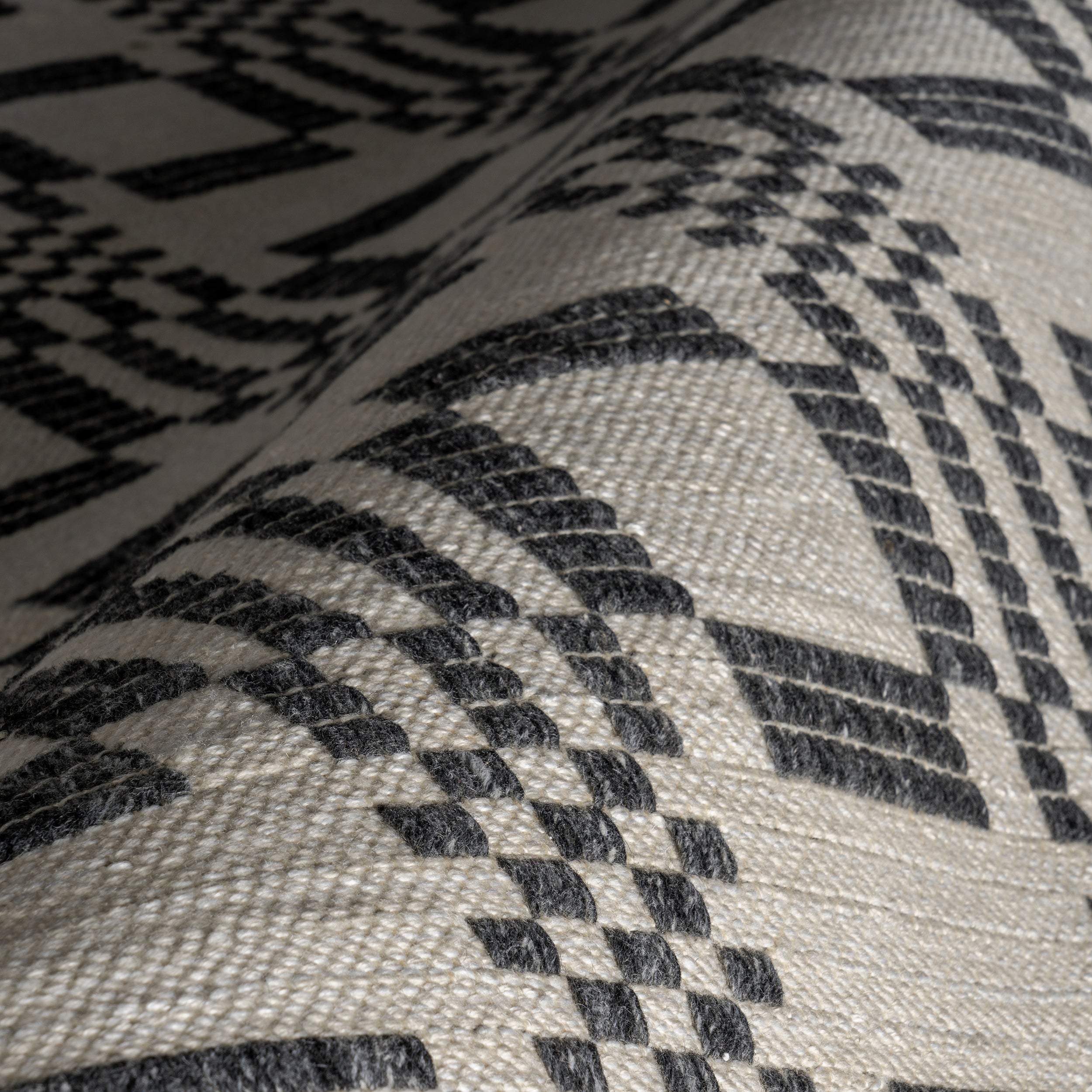 Hendo Geometric Area Rug - Image 5