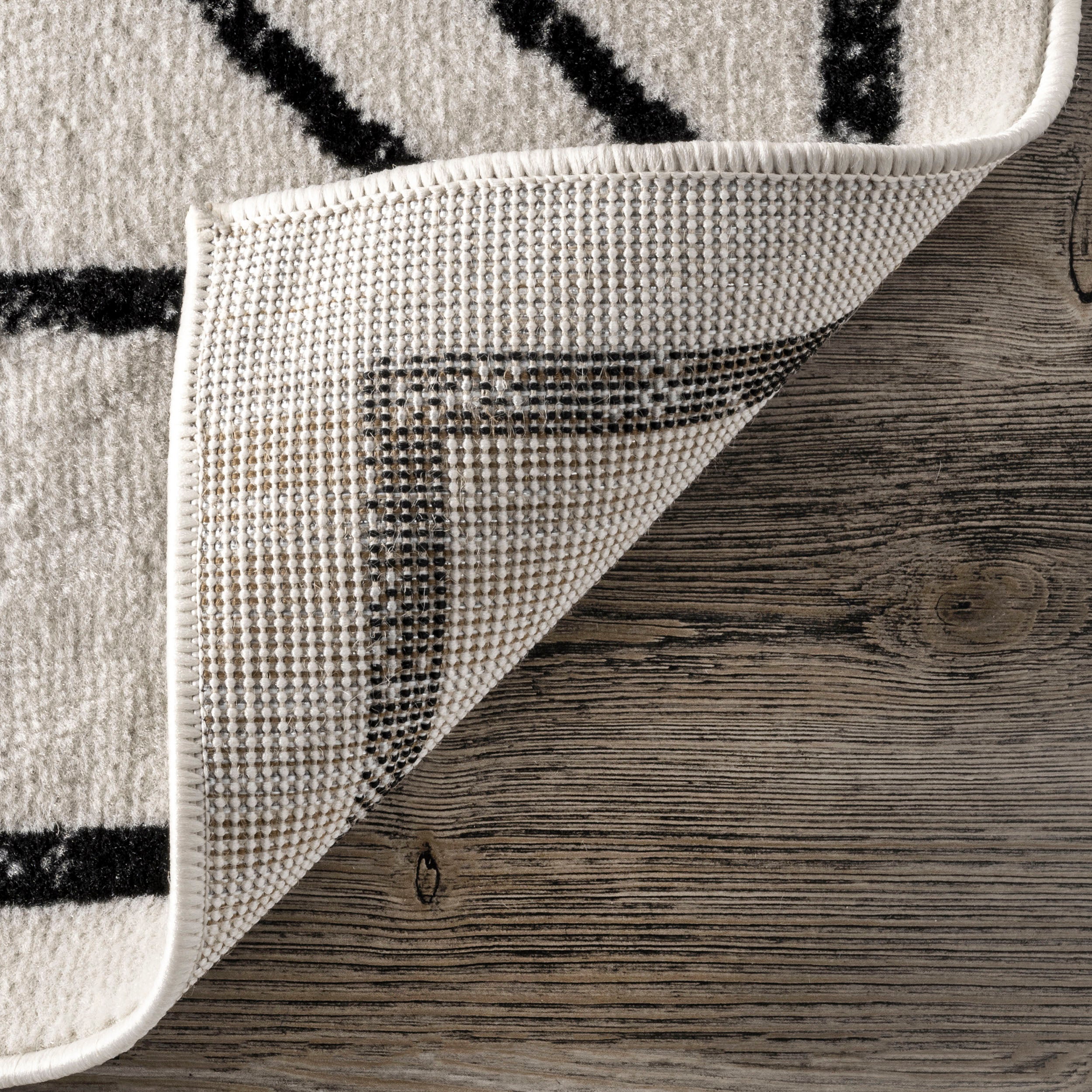 Saniyah Diamond Drop Area Rug - Image 4