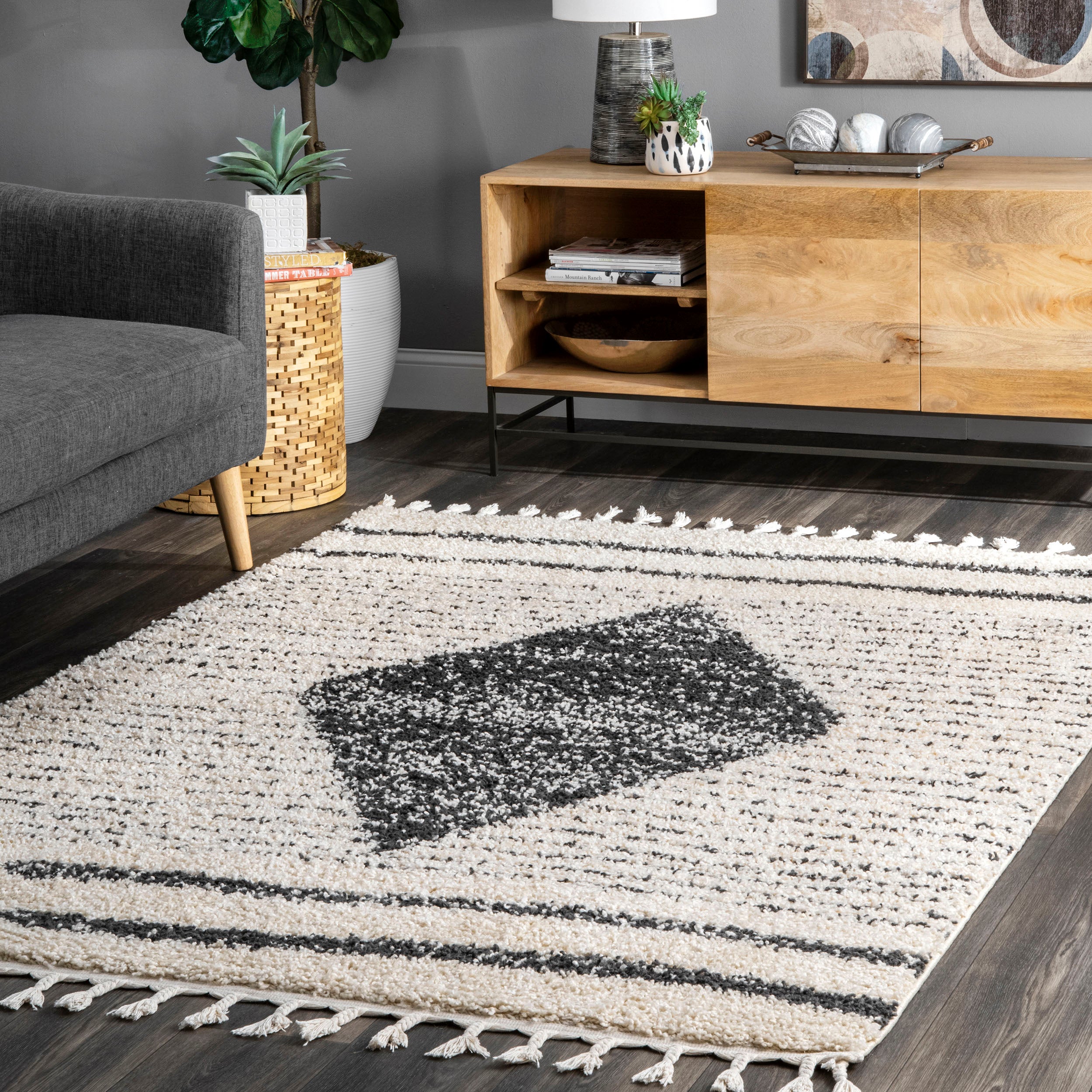 Kiera Moroccan Diamond Tassel Area Rug - Image 2