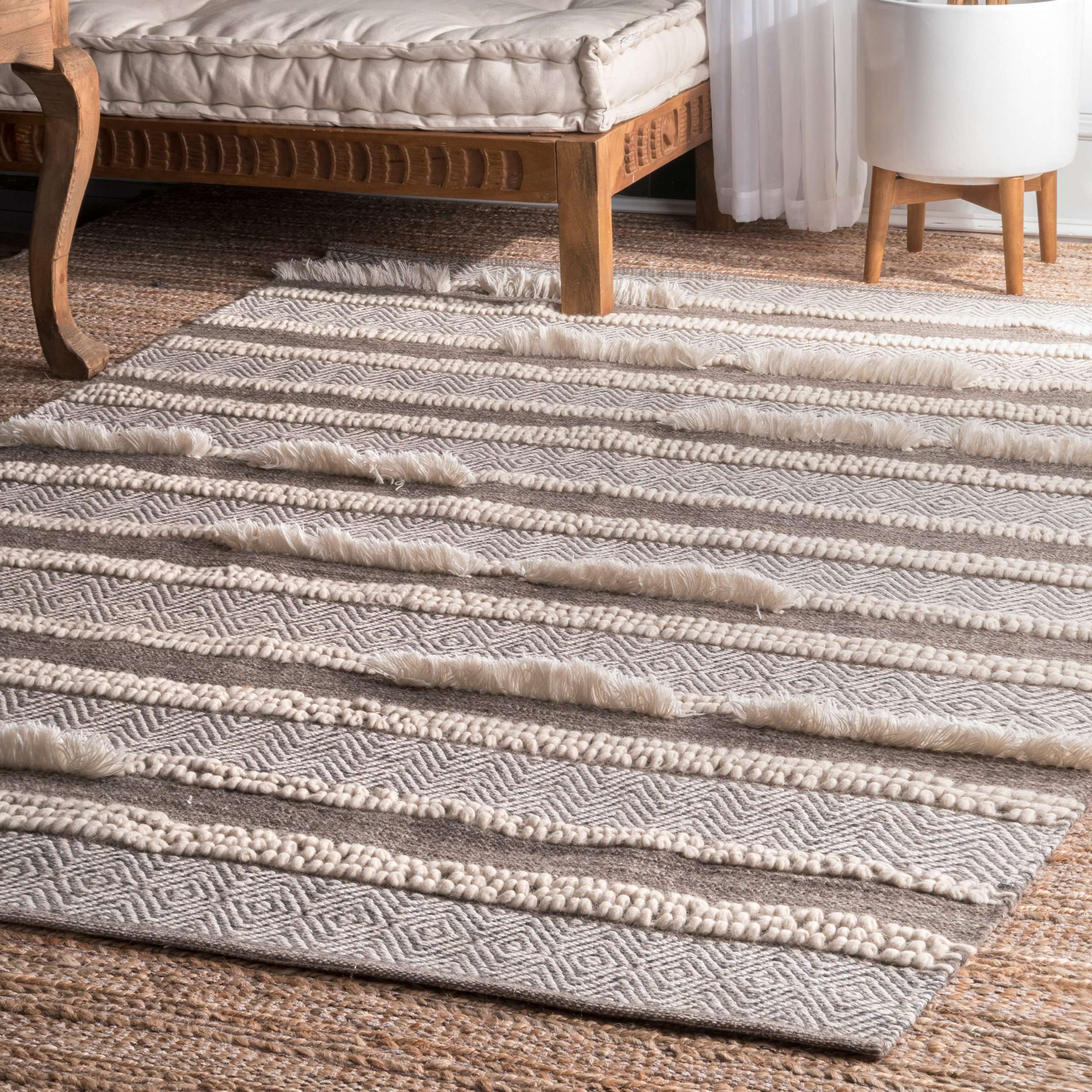 Hand Loomed Chevron Liles Rug - Image 2