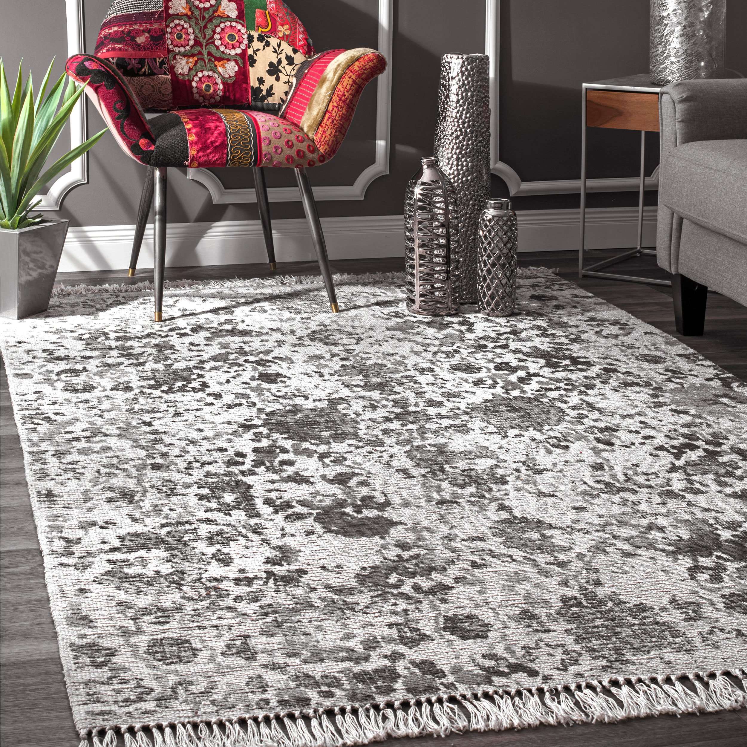 Vintage Ezra Fringe Area Rug - Image 2