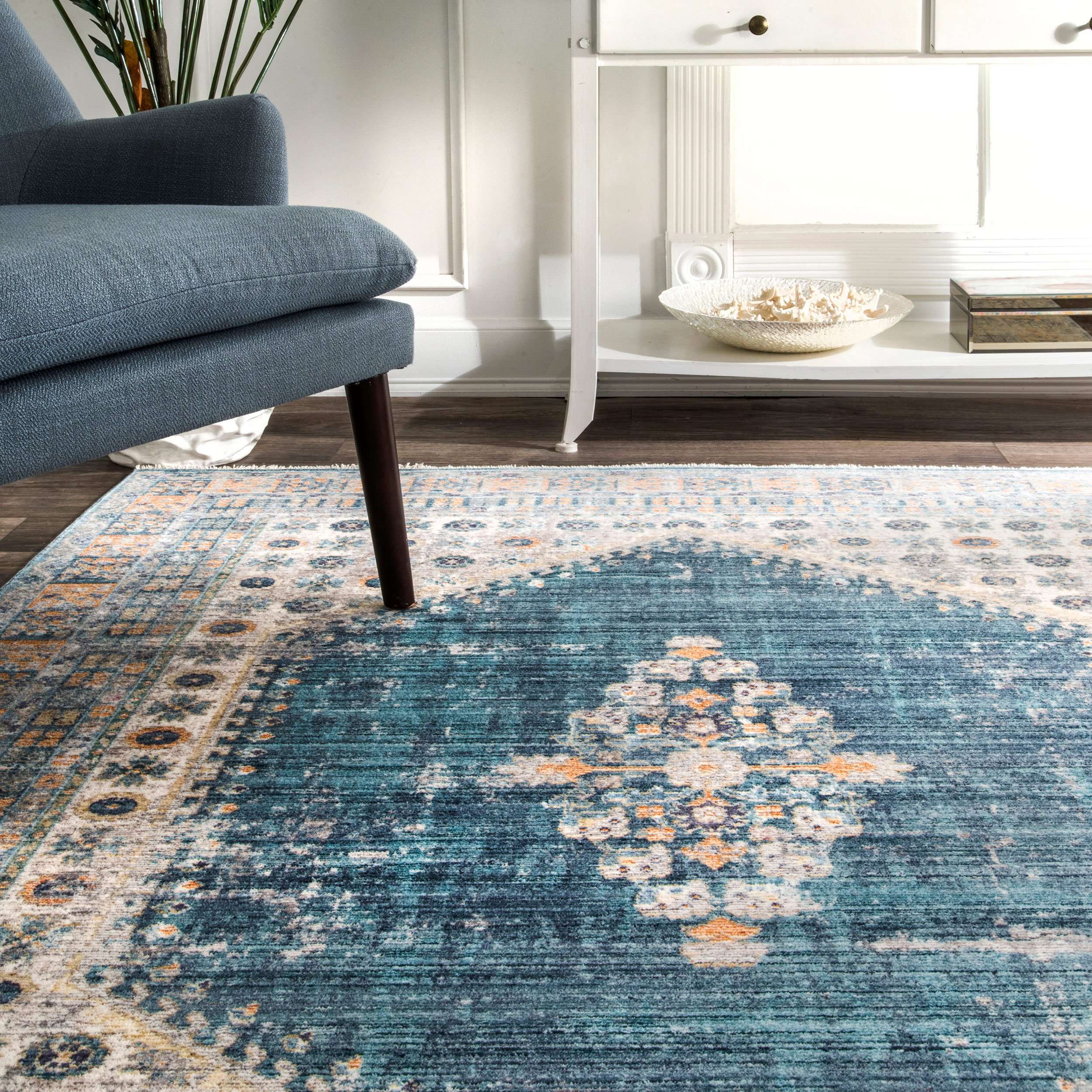 Vintage Sharron Medallion Fringe Area Rug - Image 5