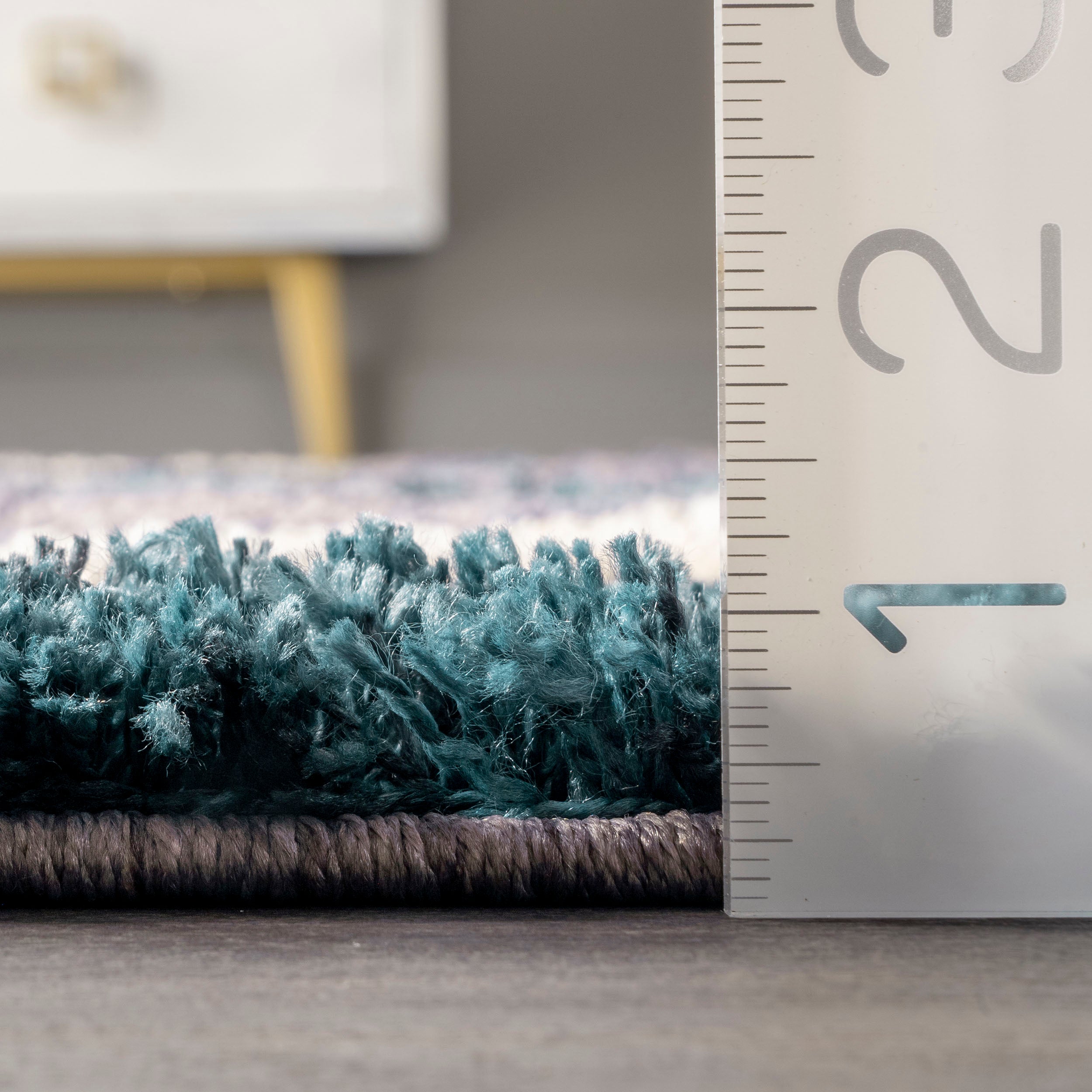 Zaniyah Abstract Iris Shag with Tassel Area Rug - Image 5