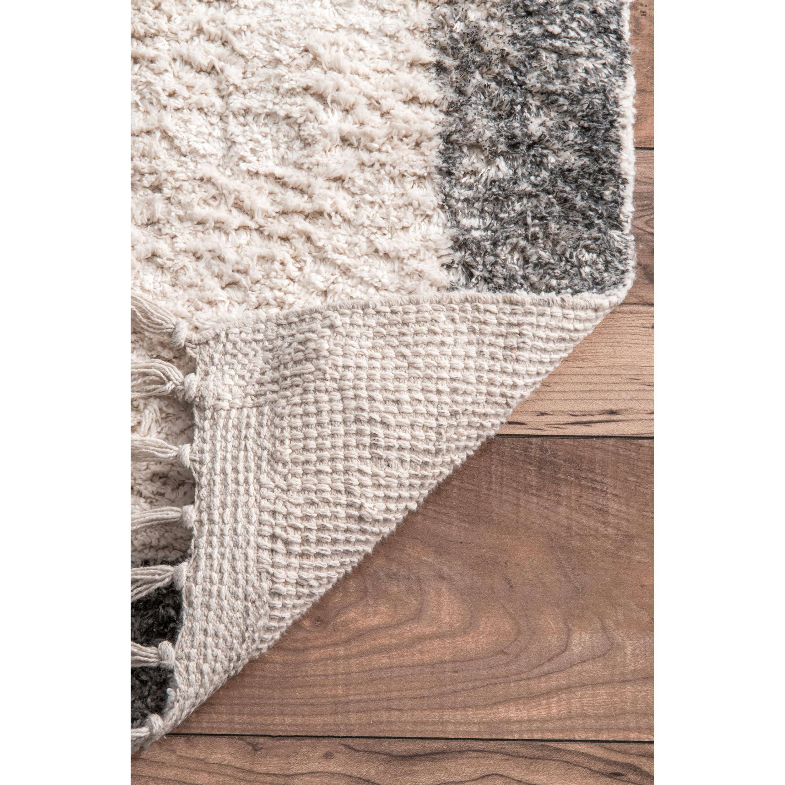 Hand Loomed Rosa Tassel Rug Area Rug - Image 4