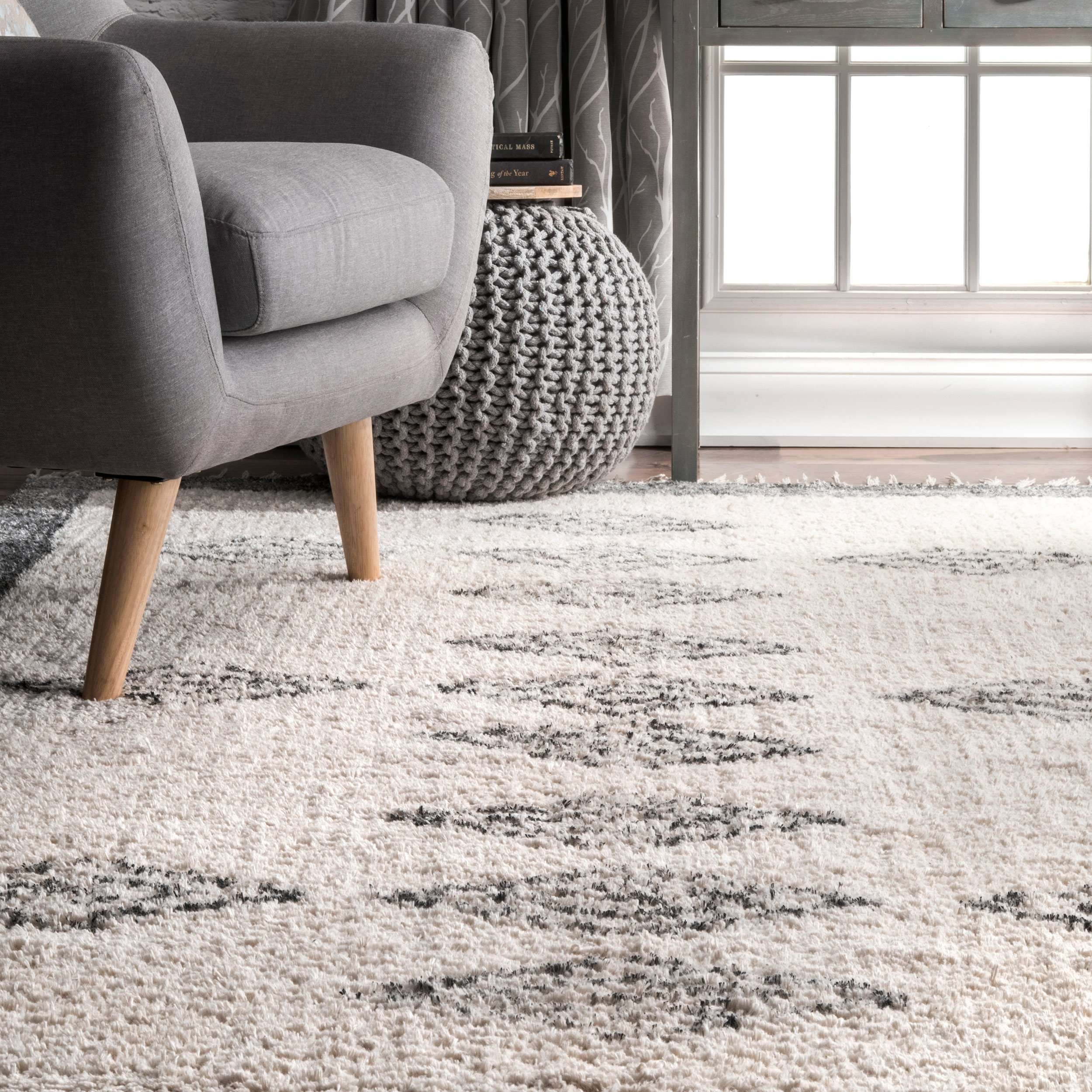 Hand Loomed Rosa Tassel Rug Area Rug - Image 5