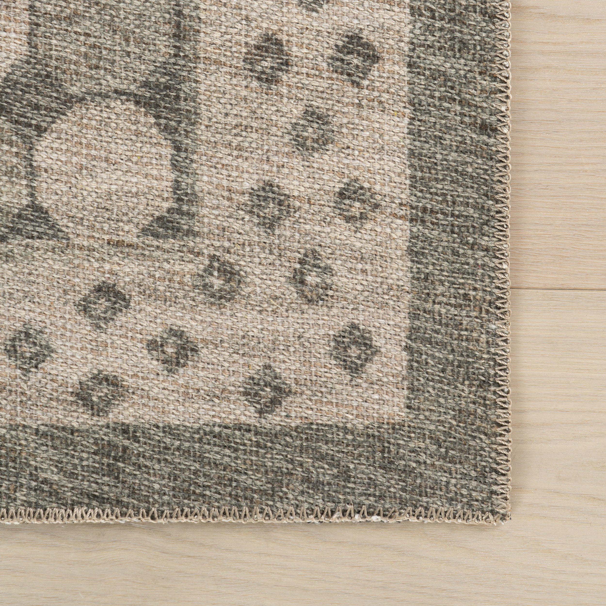 Nuloom Saralie Traditional Geometric Indoor Washable Area Rug - Image 6