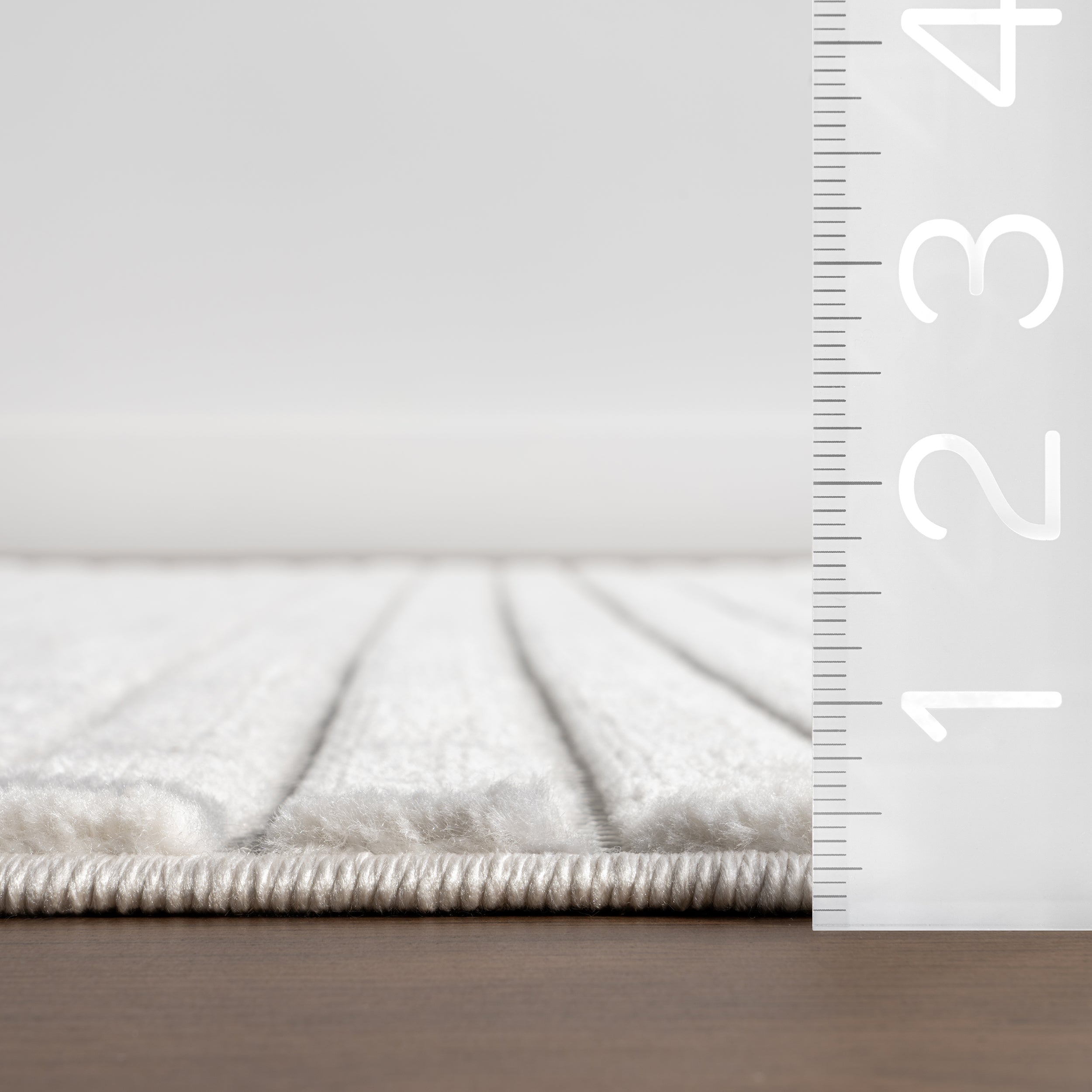 Nuloom Amasha High-Low Striped Indoor/ Outdoor Area Rug - Image 4