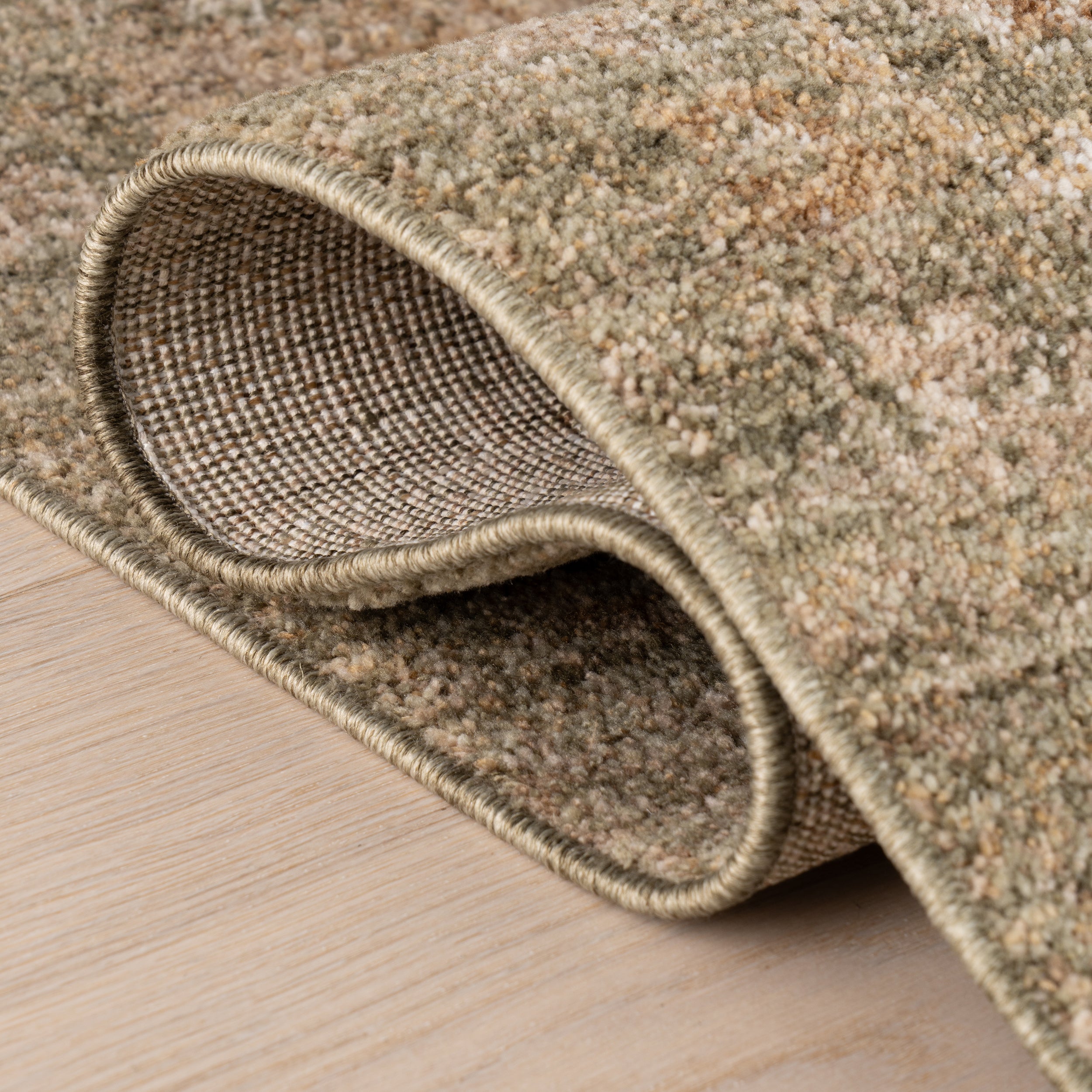 Esmavelle Vintage & Distressed Traditional Area Rug - Image 4