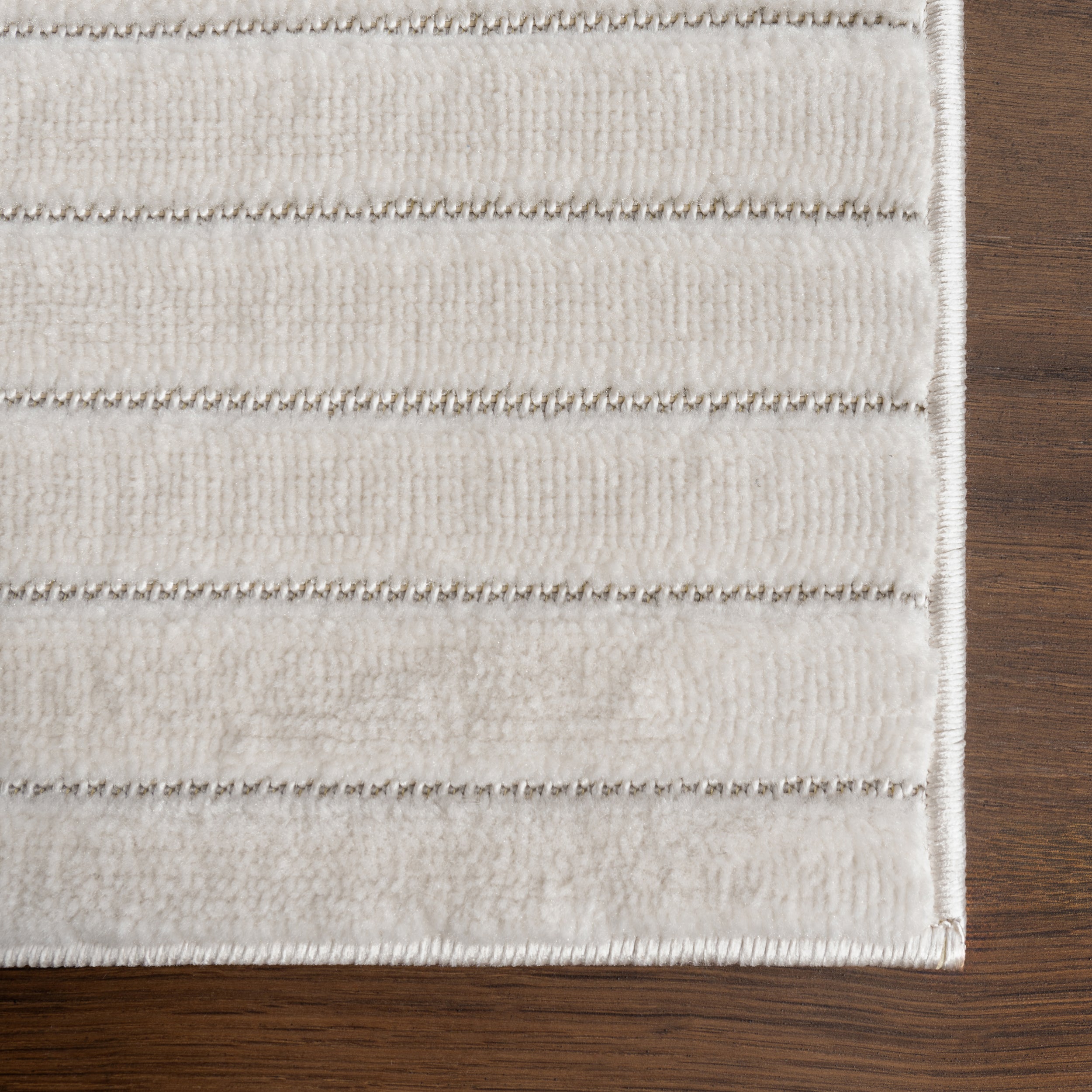 Nuloom Amasha High-Low Striped Indoor/ Outdoor Area Rug - Image 7
