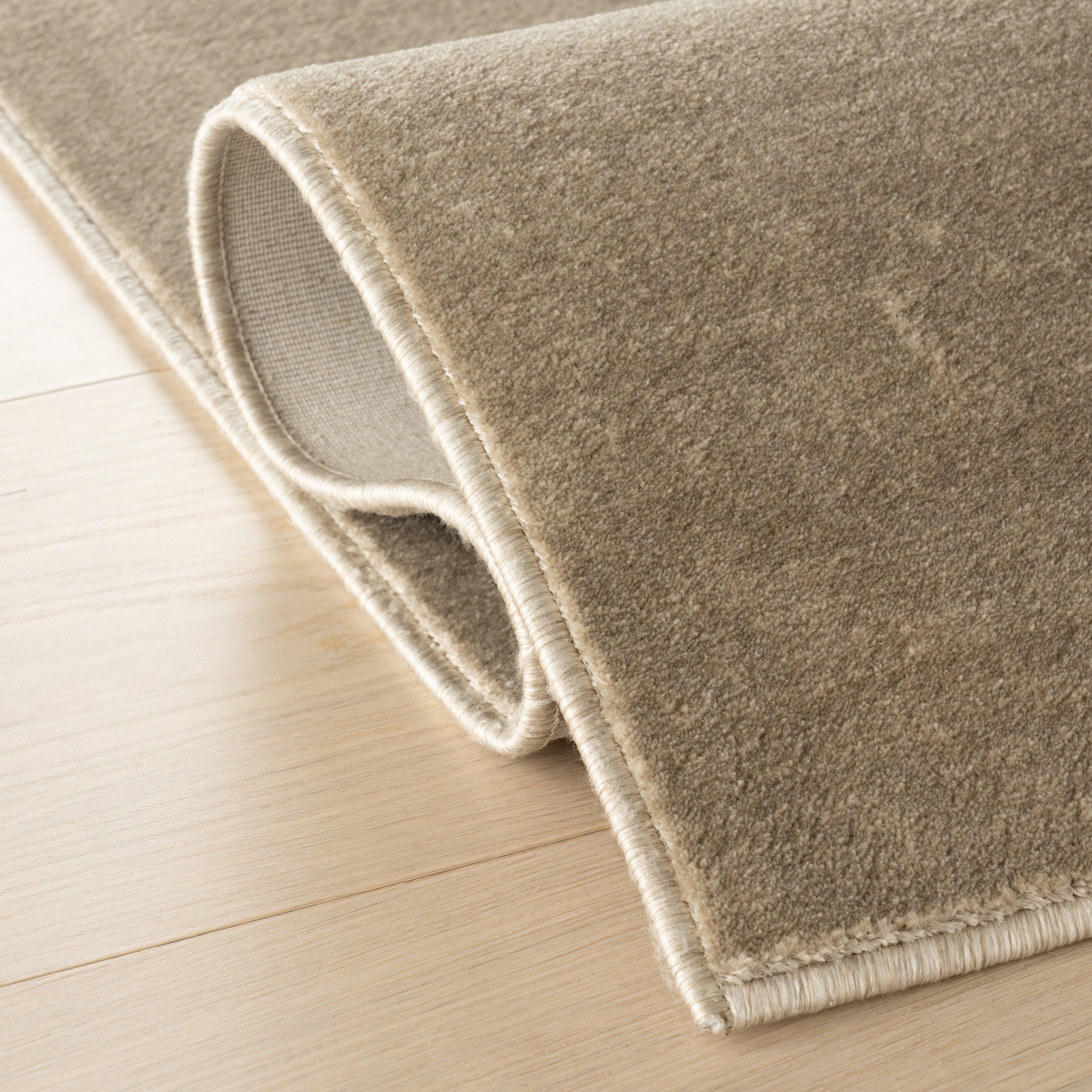 Nuloom Zephira Modern Solid Area Rug - Image 4