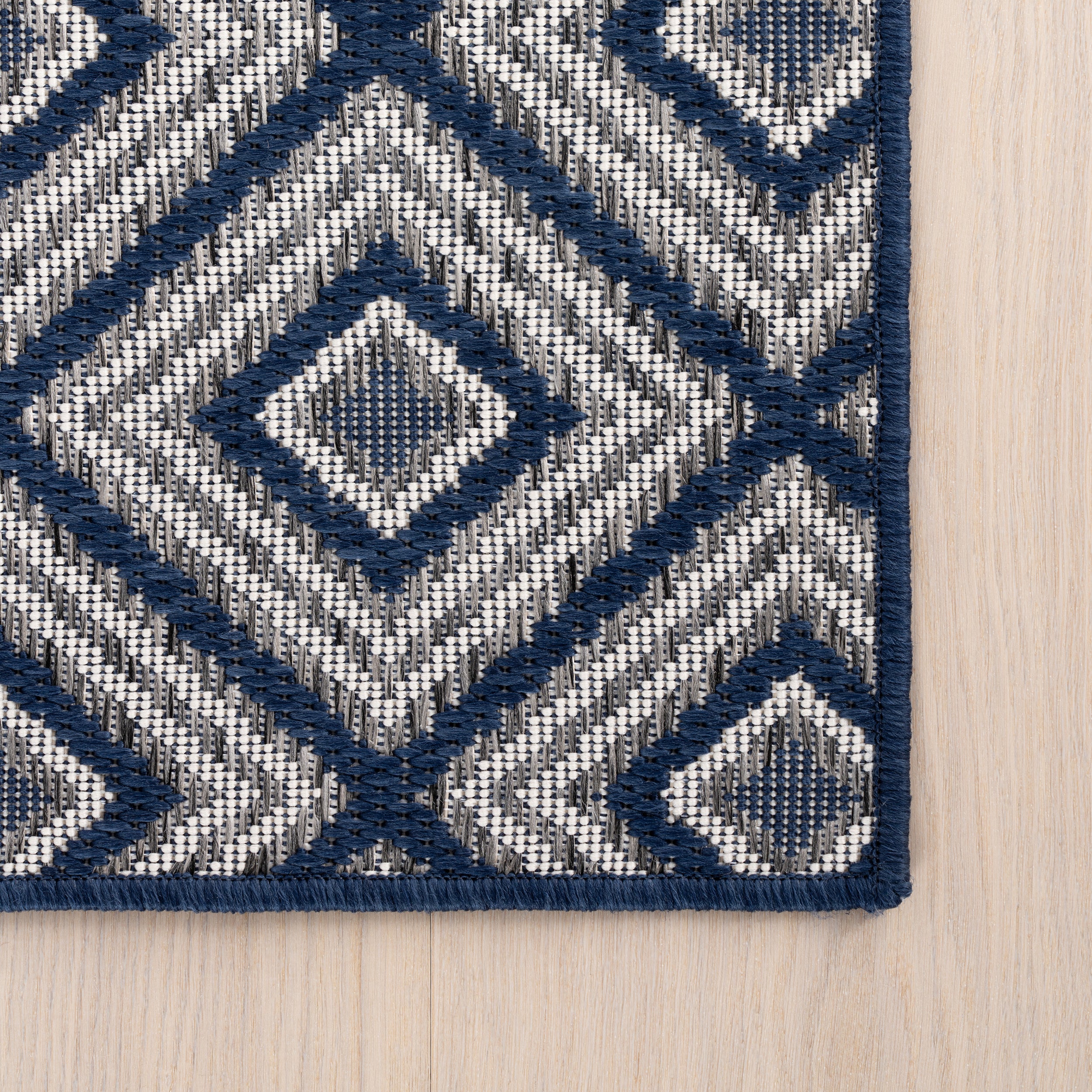 Sorisse Indoor/Outdoor Diamond Area Rug - Image 25