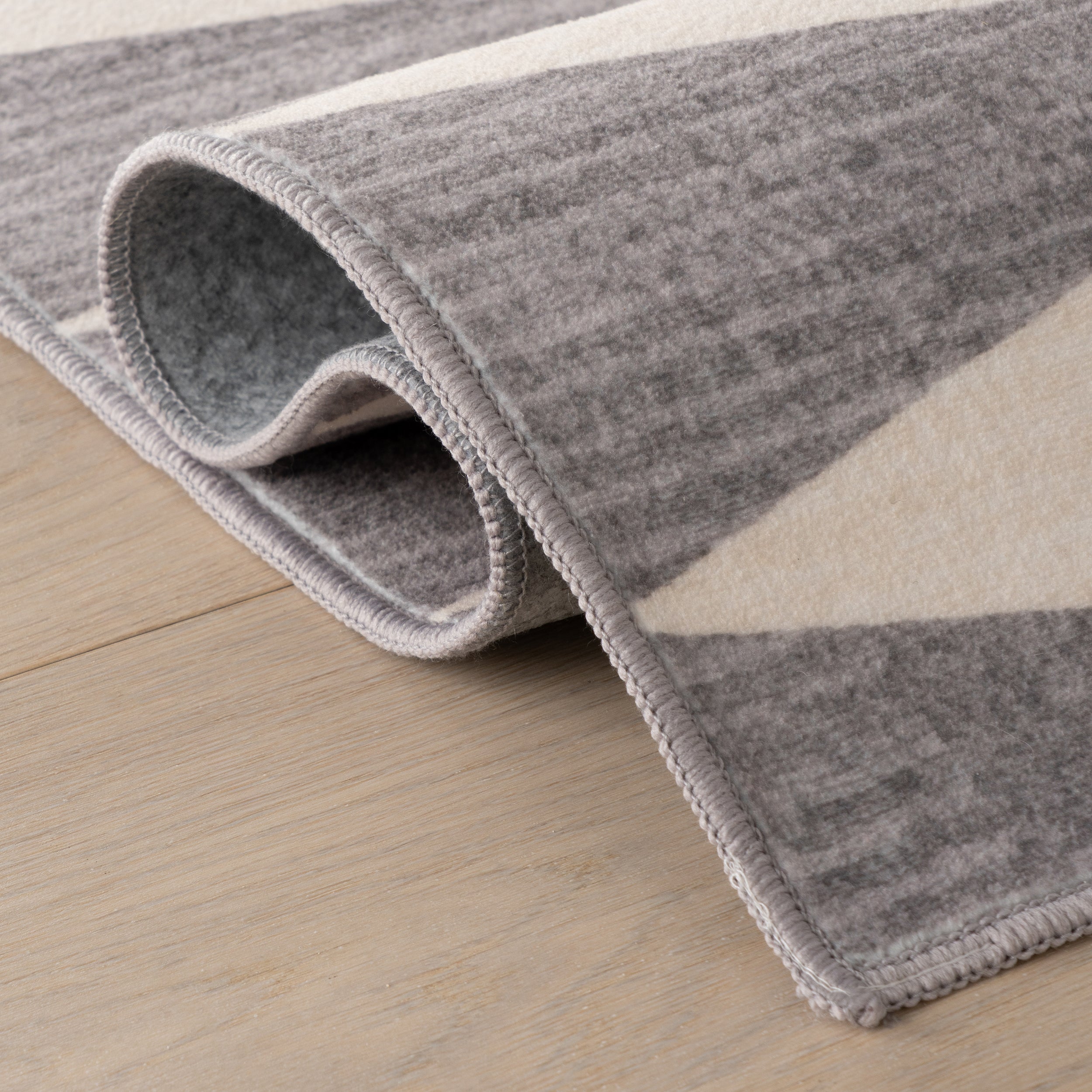 Nuloom Farenna Diamond Washable Rug - Image 4