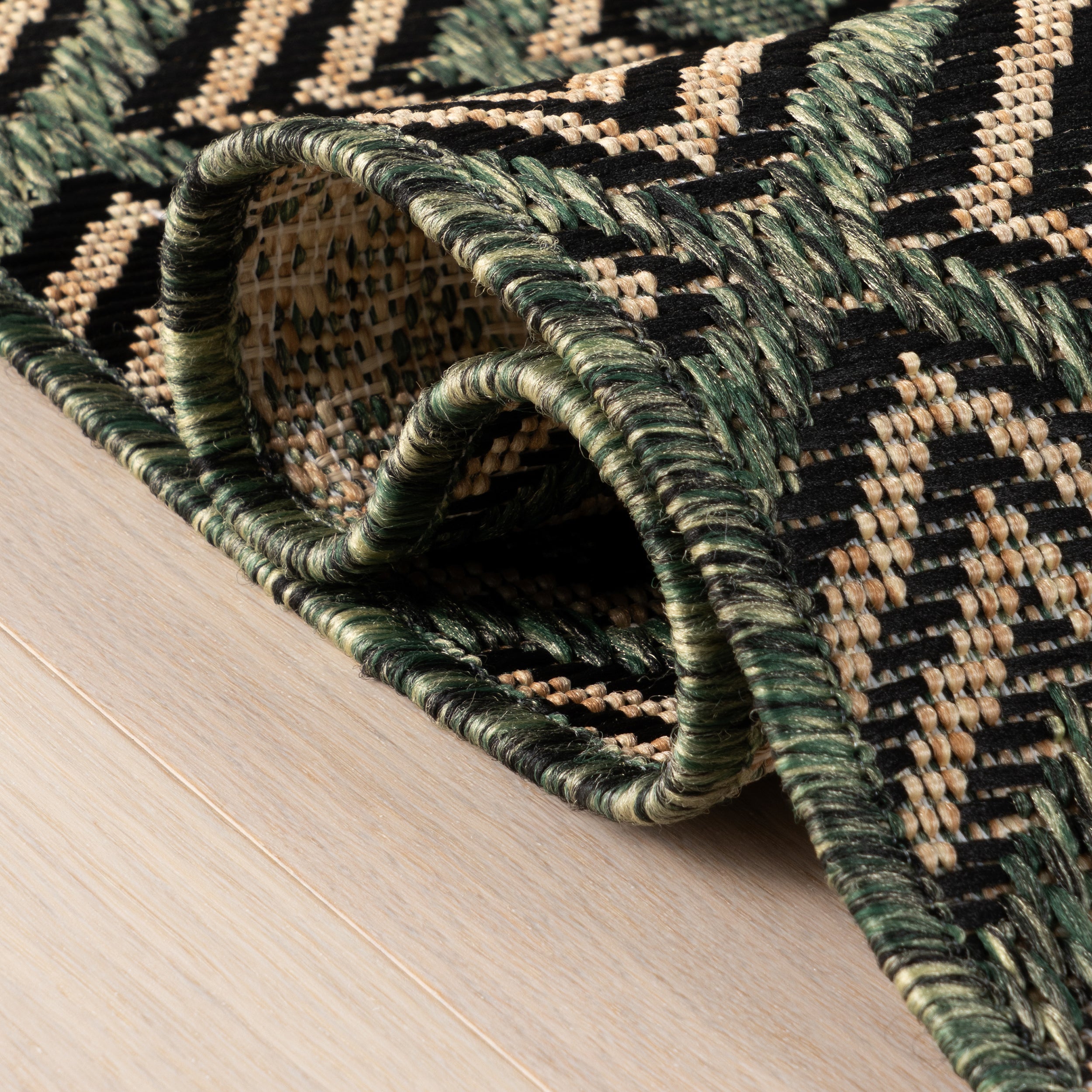 Sorisse Indoor/Outdoor Diamond Area Rug - Image 9