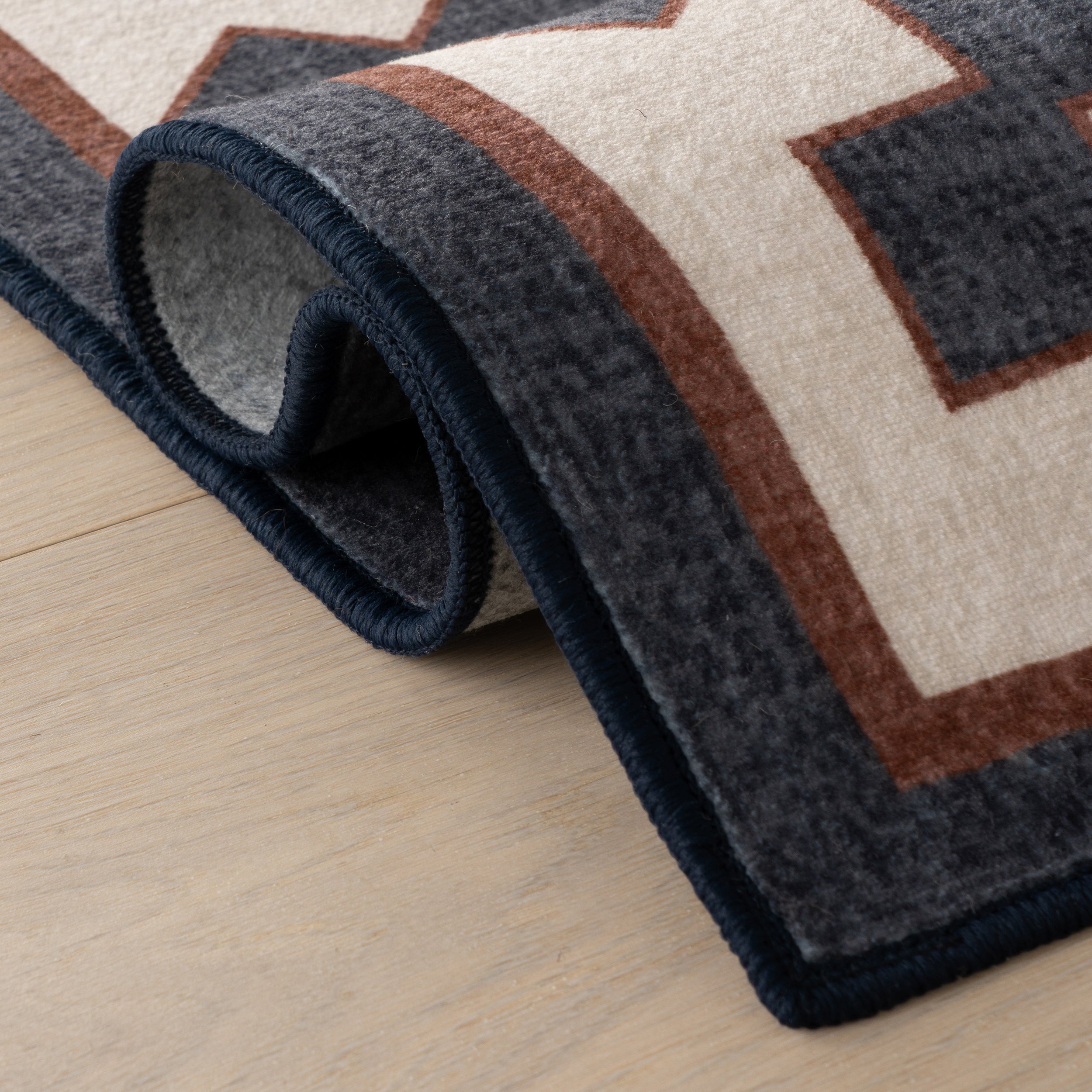 Nuloom Amelisse Bordered Washable Rug - Image 4