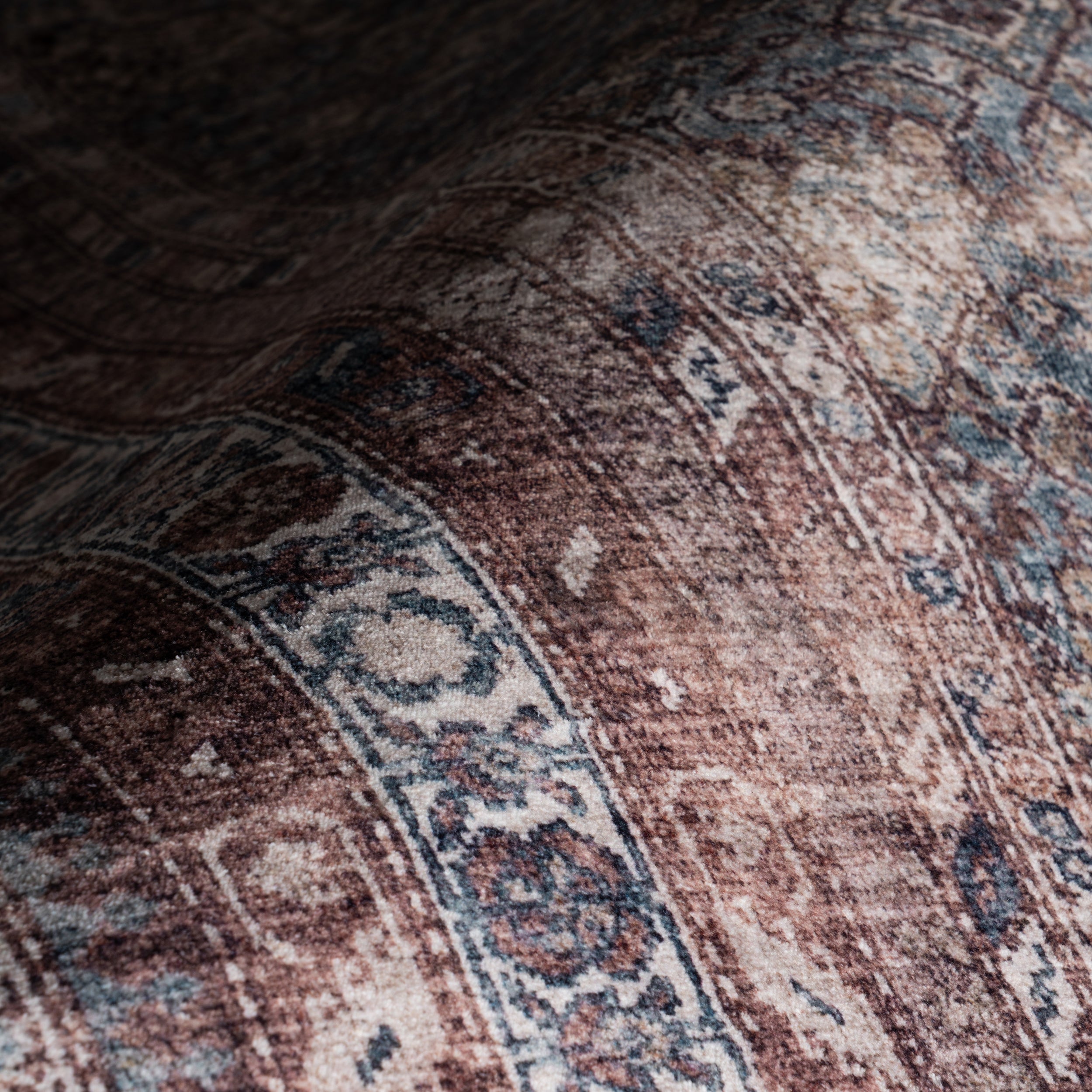 Nuloom Vionnet Bordered Traditional Washable Area Rug - Image 7
