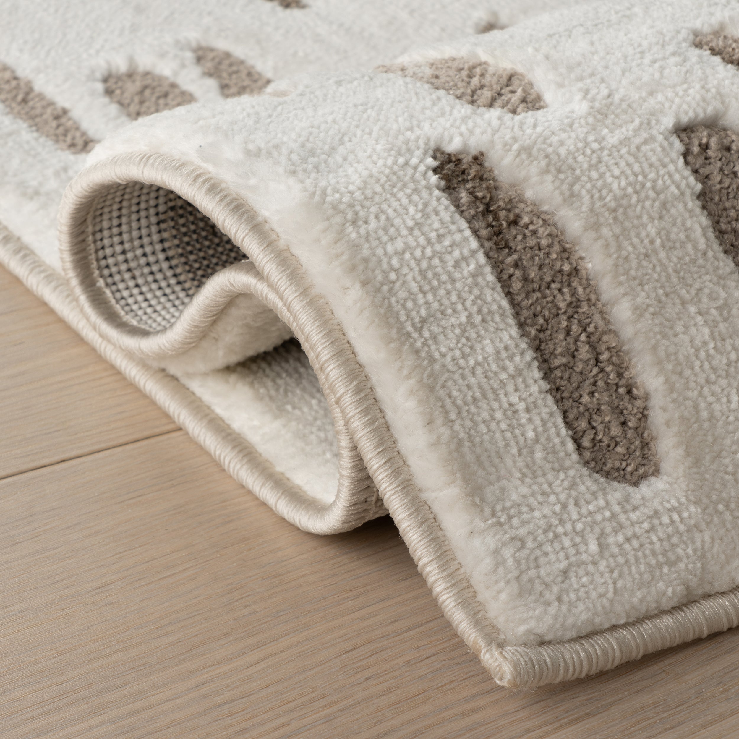 nuLOOM Clarisse Modern Polka Dot Area Rug - Image 4