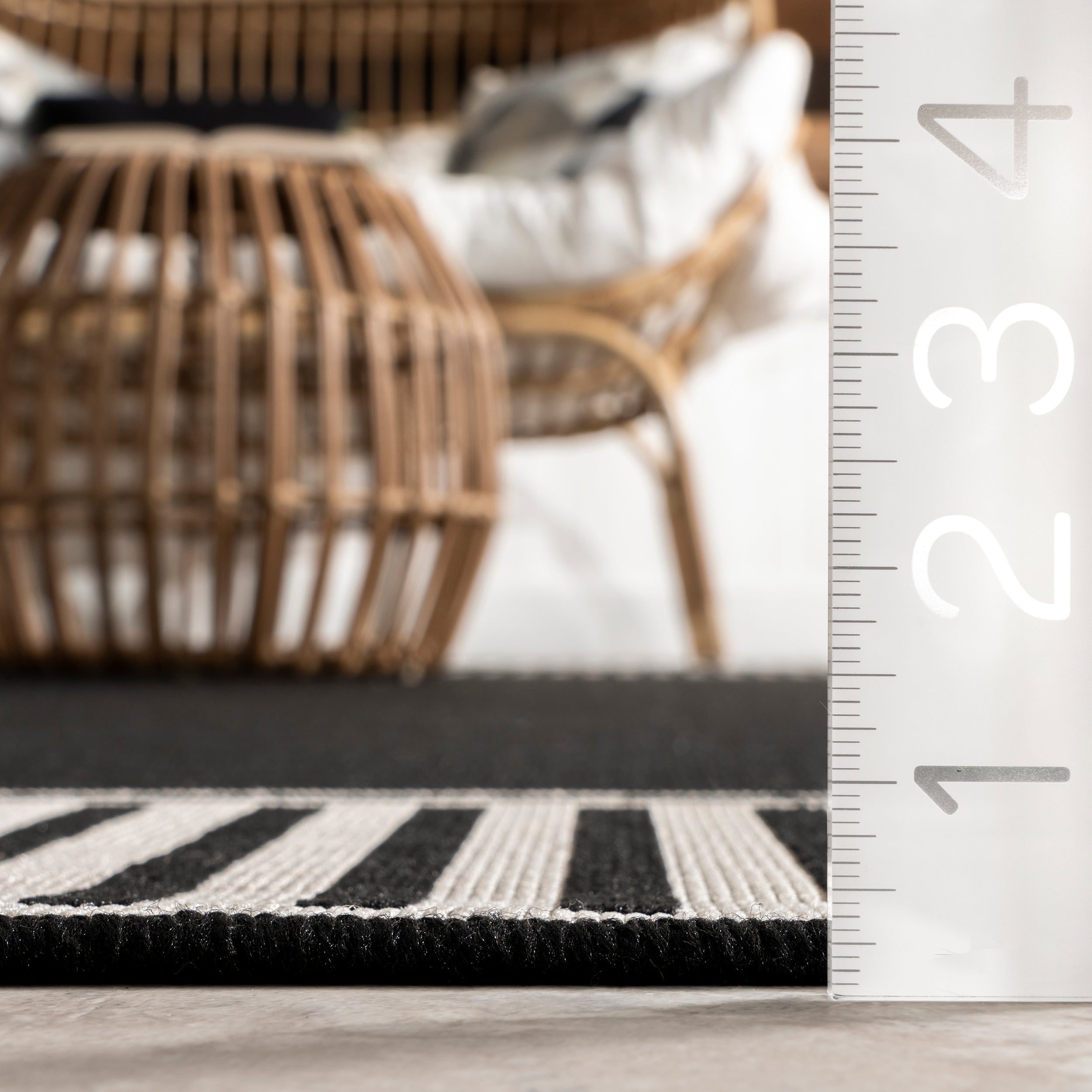 Nuloom Asha Simple Striped Indoor/Outdoor Area Rug - Image 3