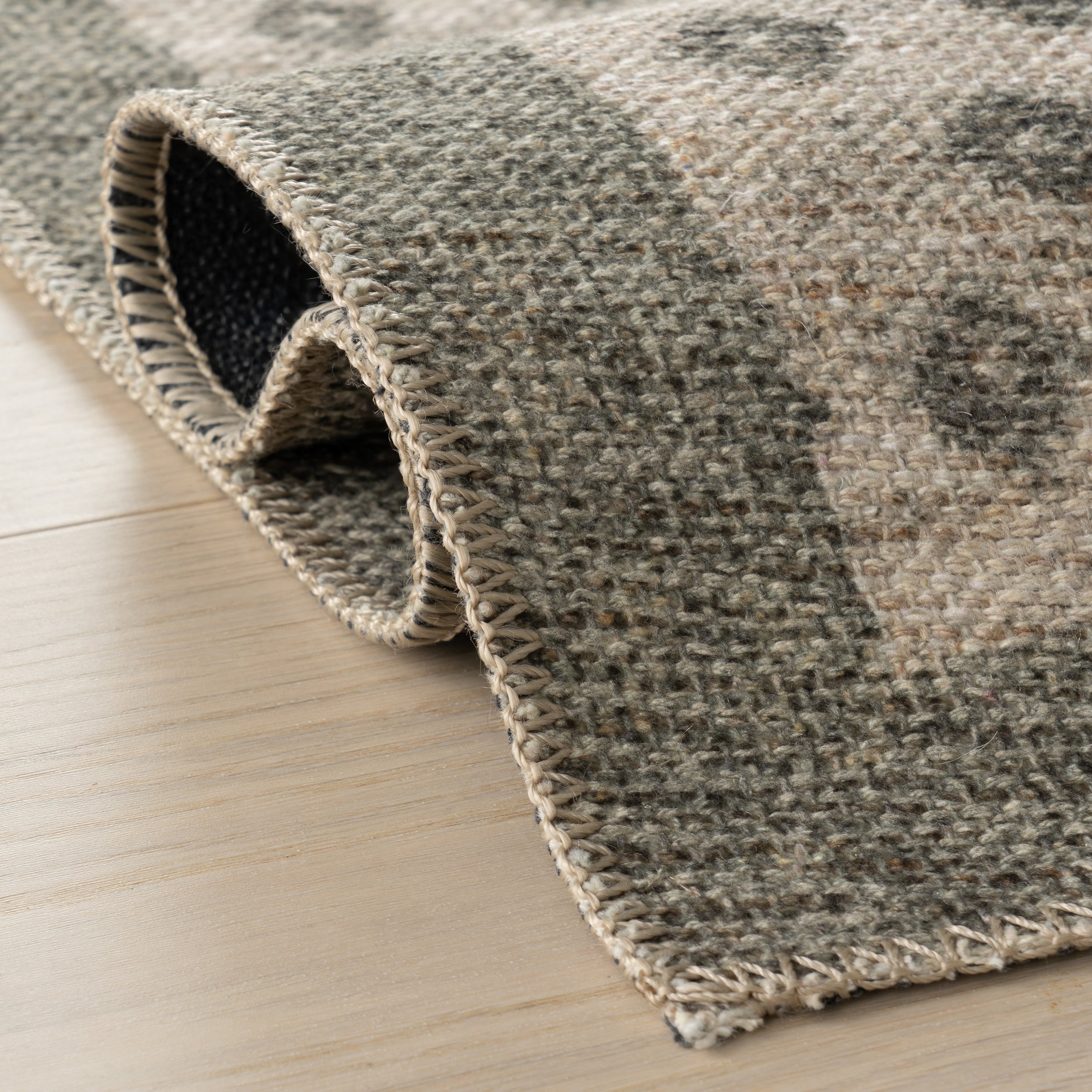 Nuloom Saralie Traditional Geometric Indoor Washable Area Rug - Image 4