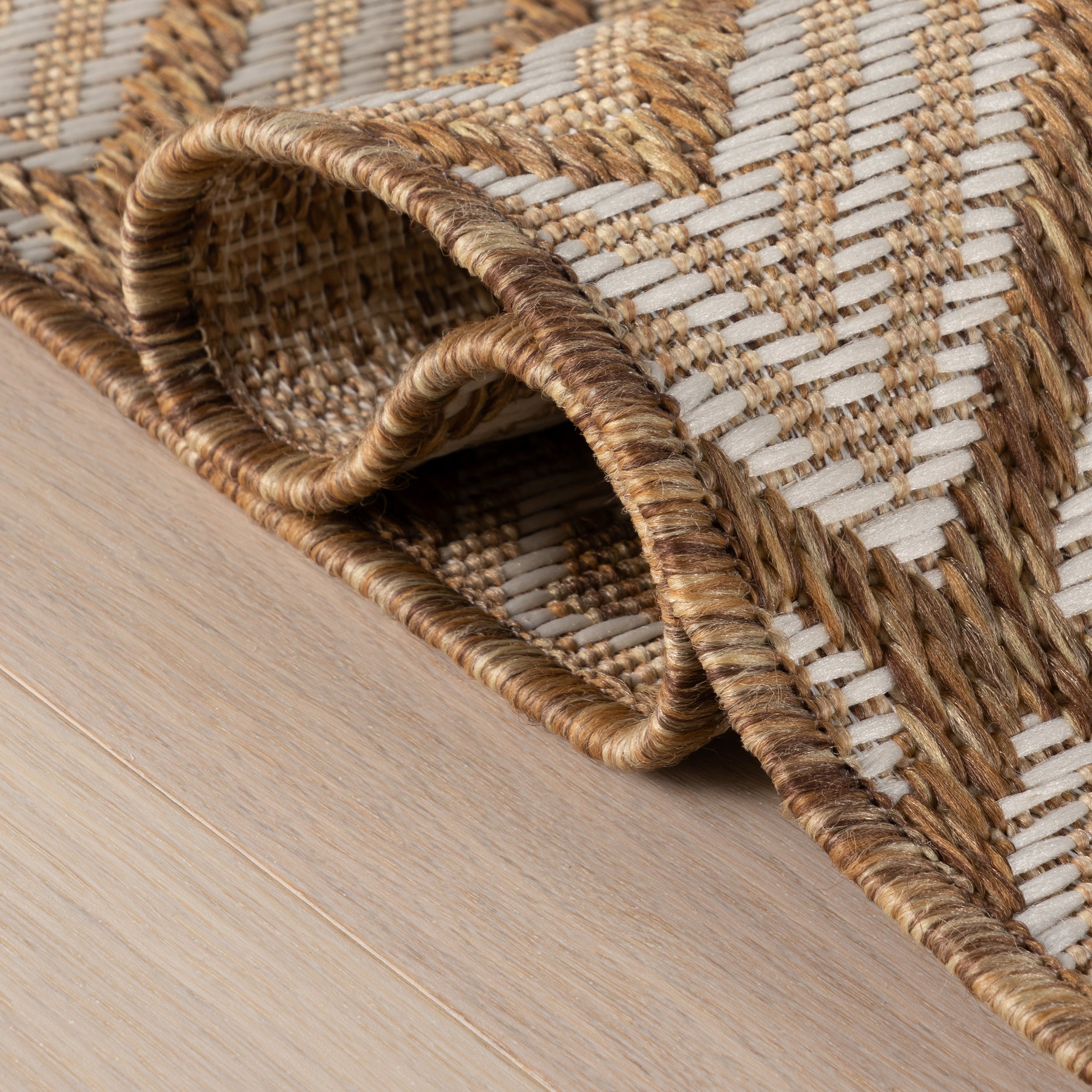 Sorisse Indoor/Outdoor Diamond Area Rug - Image 3