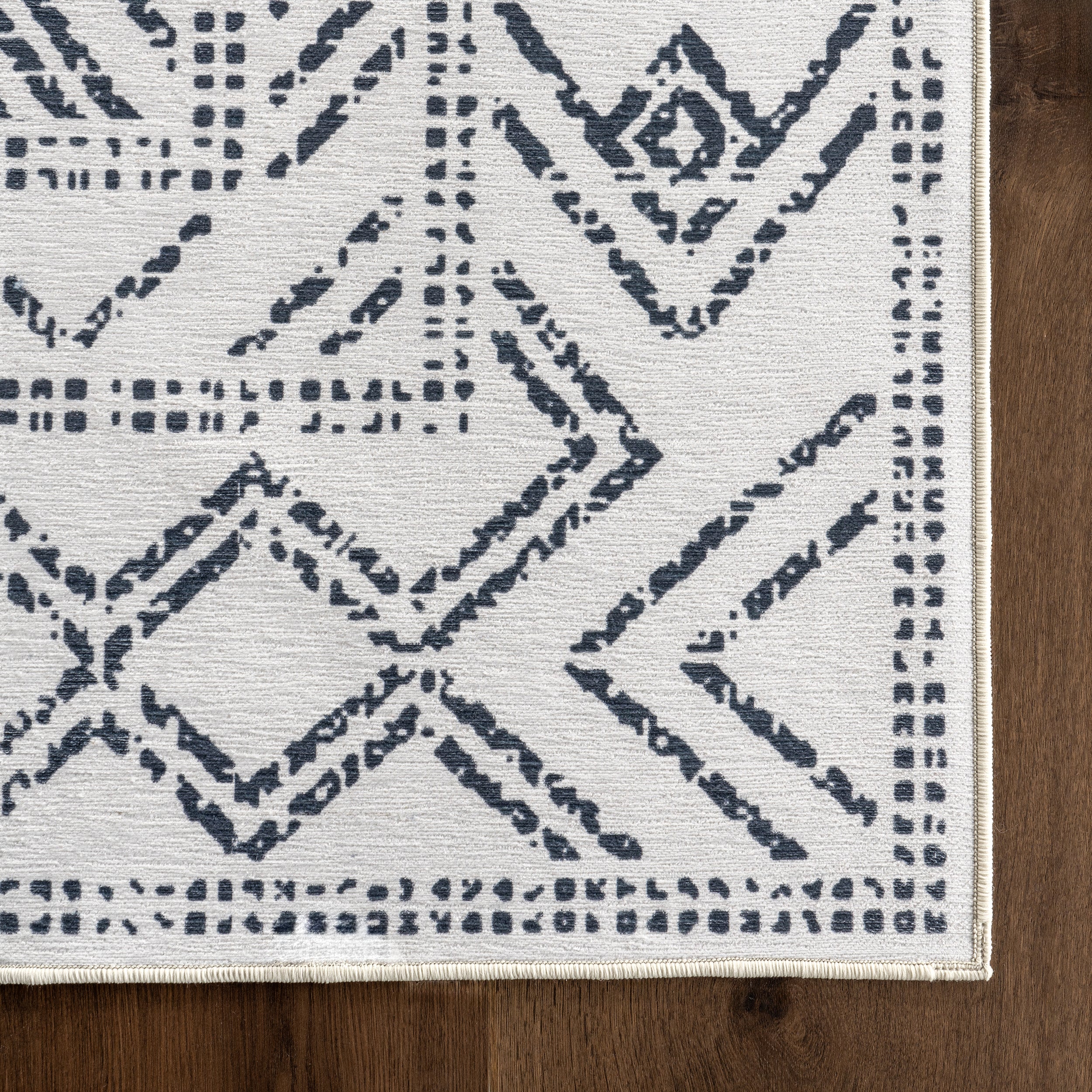 Malka SplashGuard Machine Washable Area Rug - Image 5