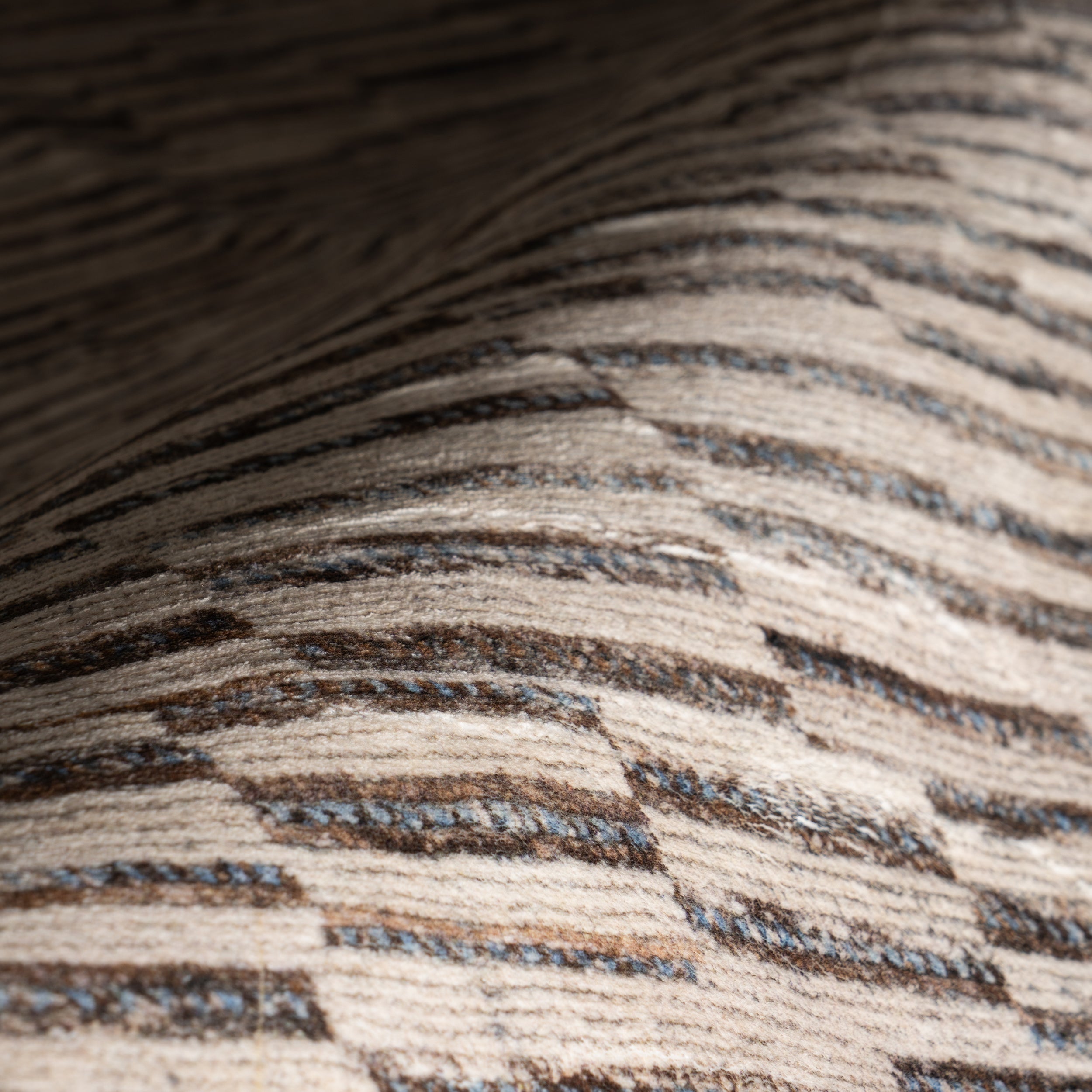 Talienne Abstract Handmade Wool Area Rug - Image 5