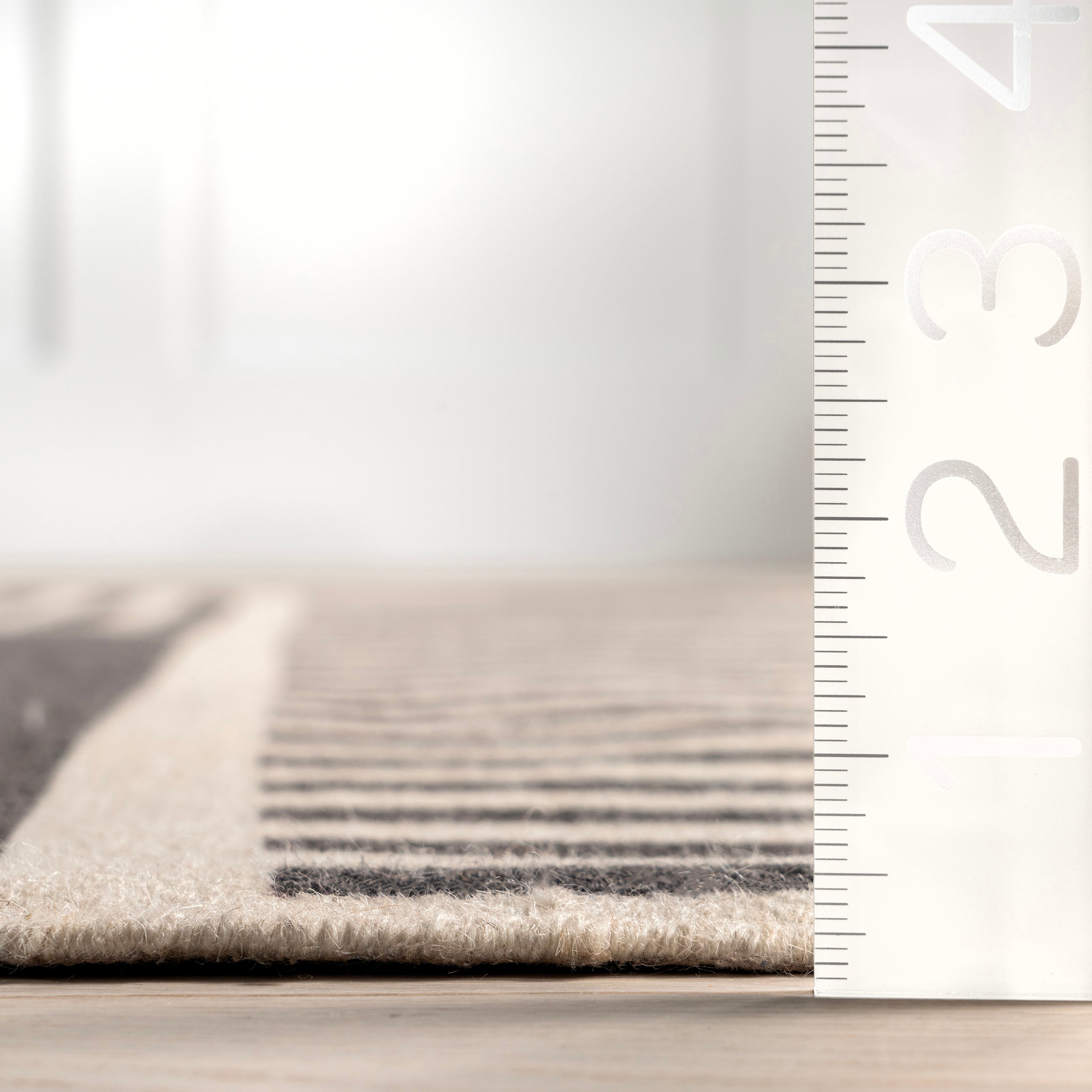 Flatiron Tasseled Wool Area Rug - Image 3