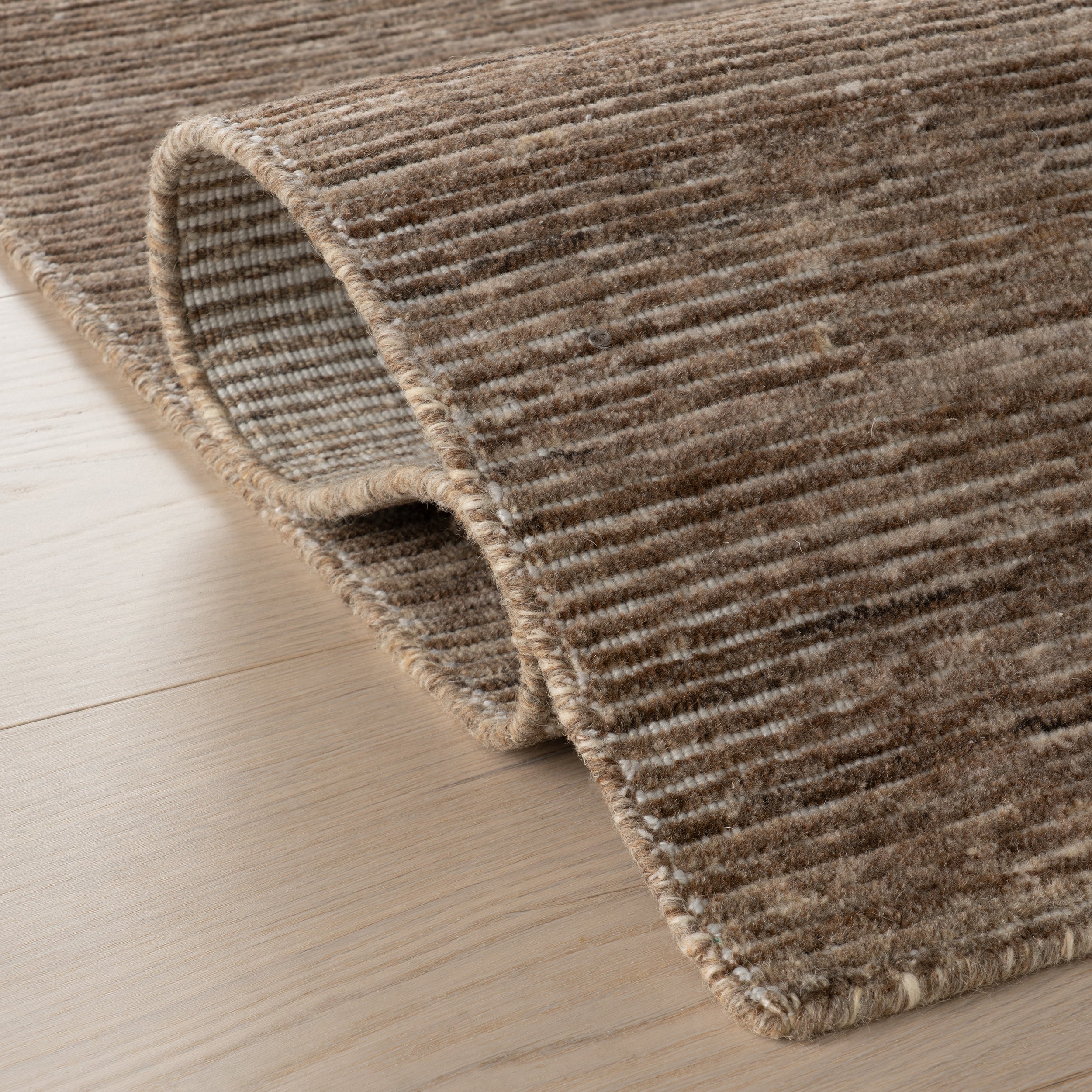 Nuloom Elanisse Solid Wool Rug - Image 4