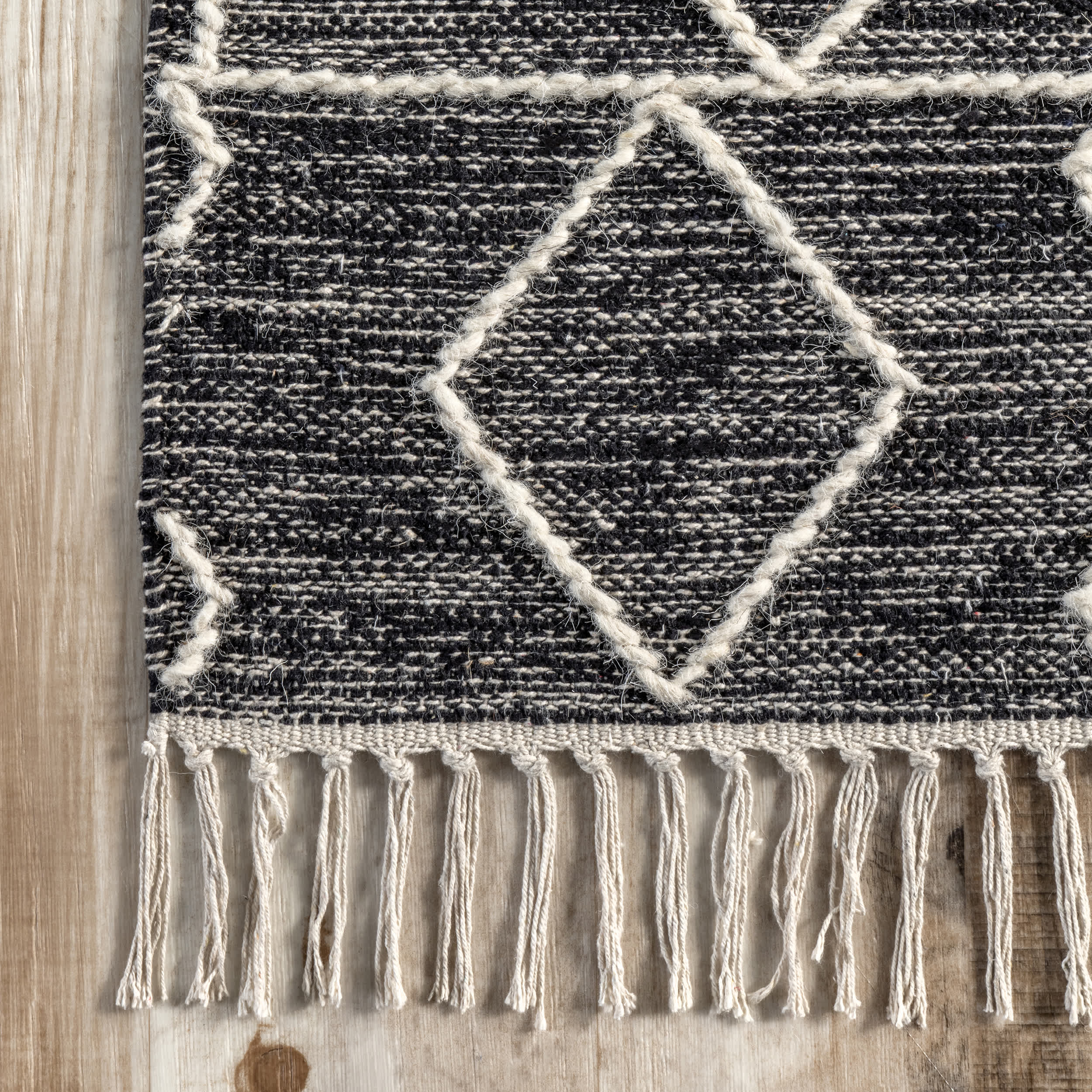 Cassie Cotton Flatweave Tribal Tassel Area Rug - Image 5