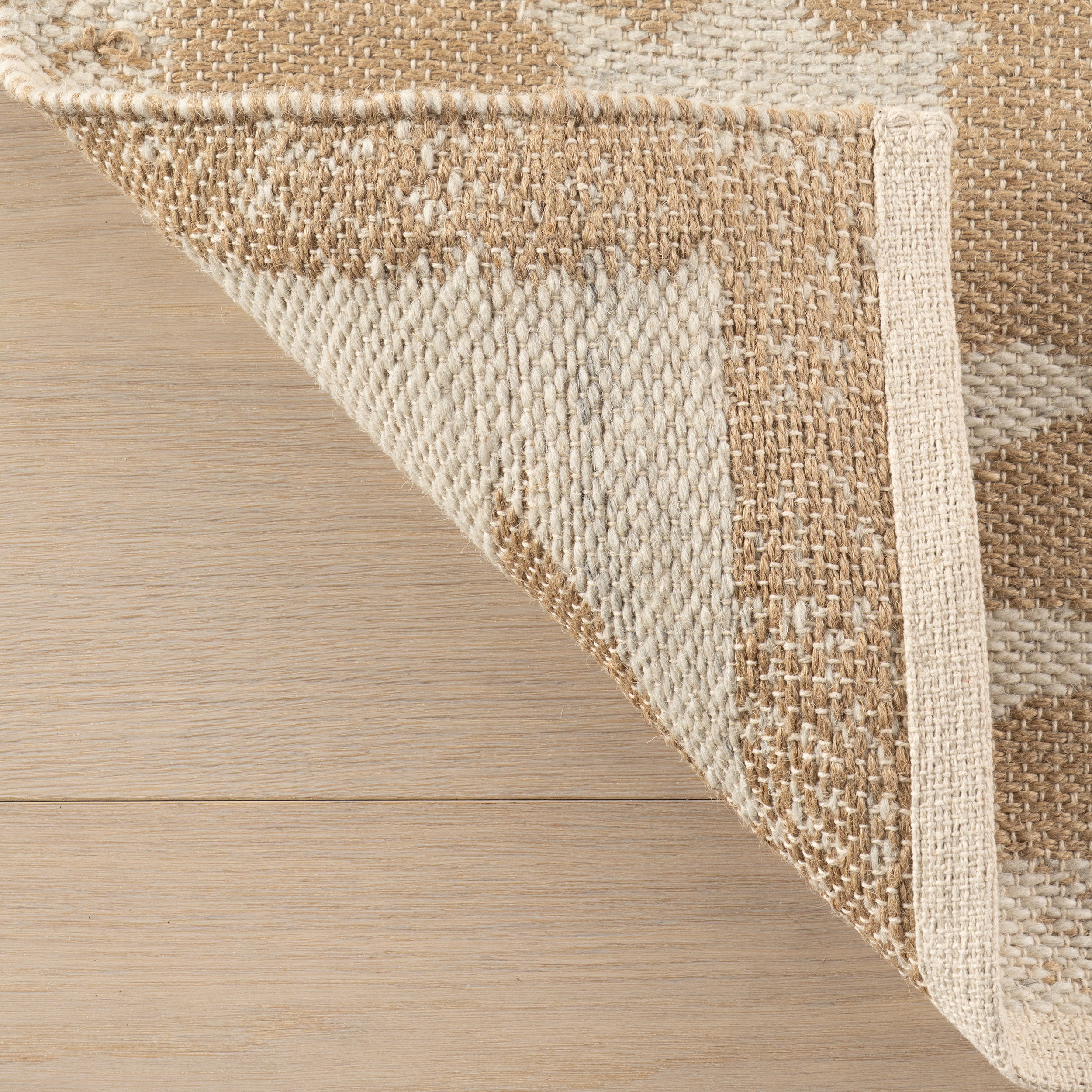 Nuloom Vayana Floral Farmhouse Area Rug - Image 5