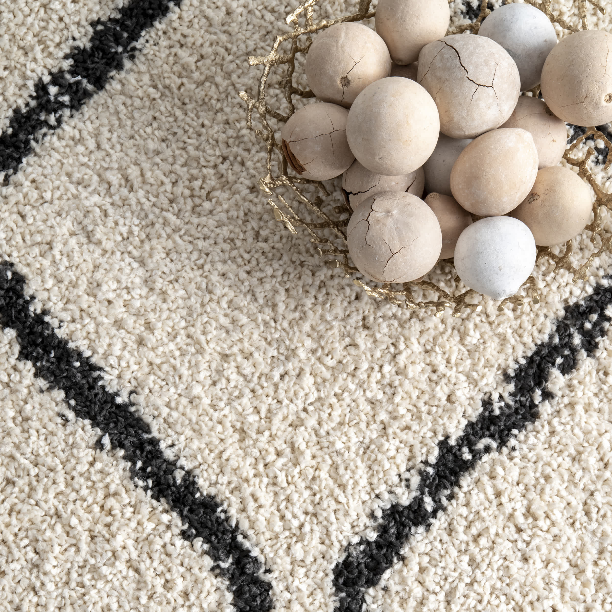 Michelle Diamond Trellis Tassel Area Rug - Image 5