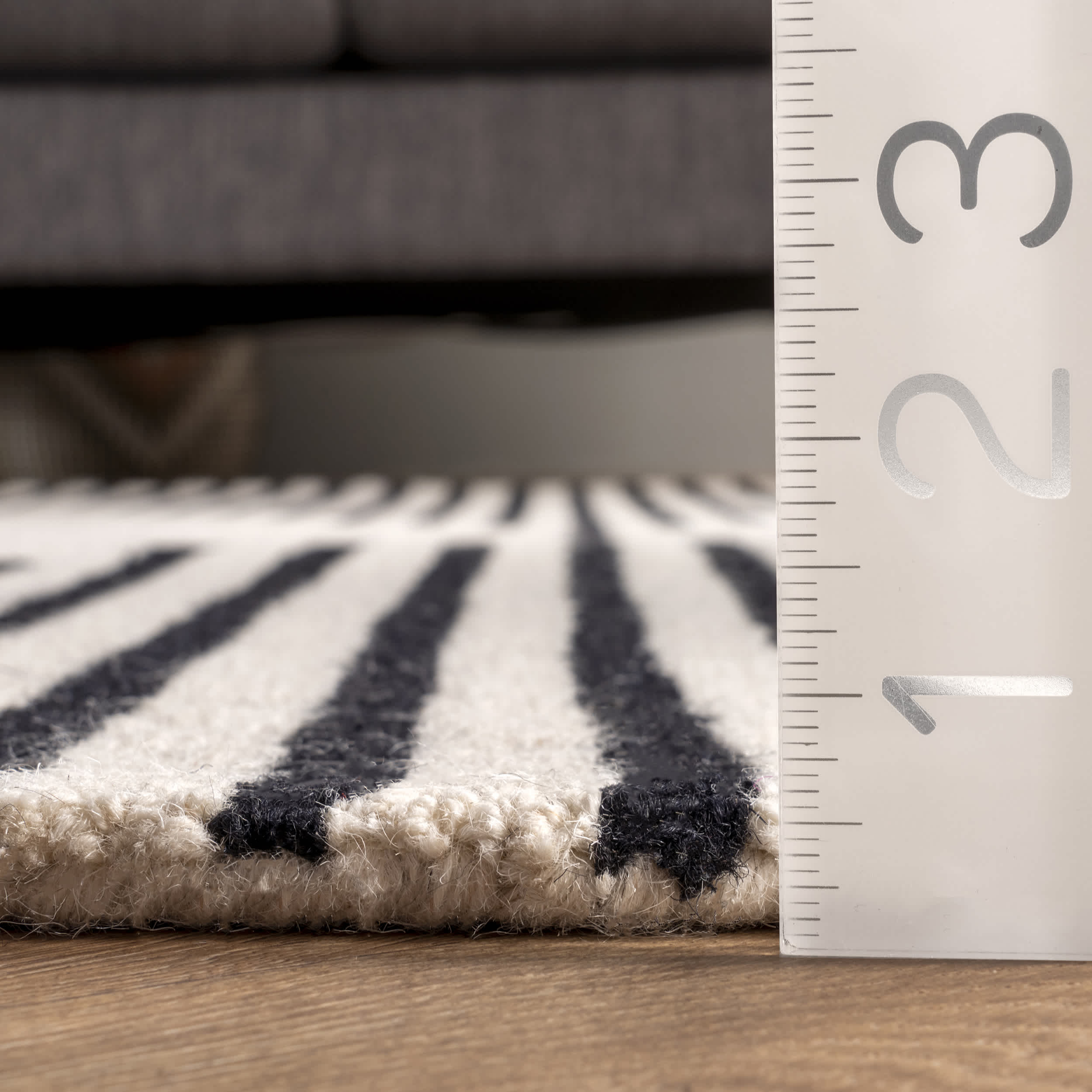 Flynne Handmade Contemporary Wool Area Rug - Image 3