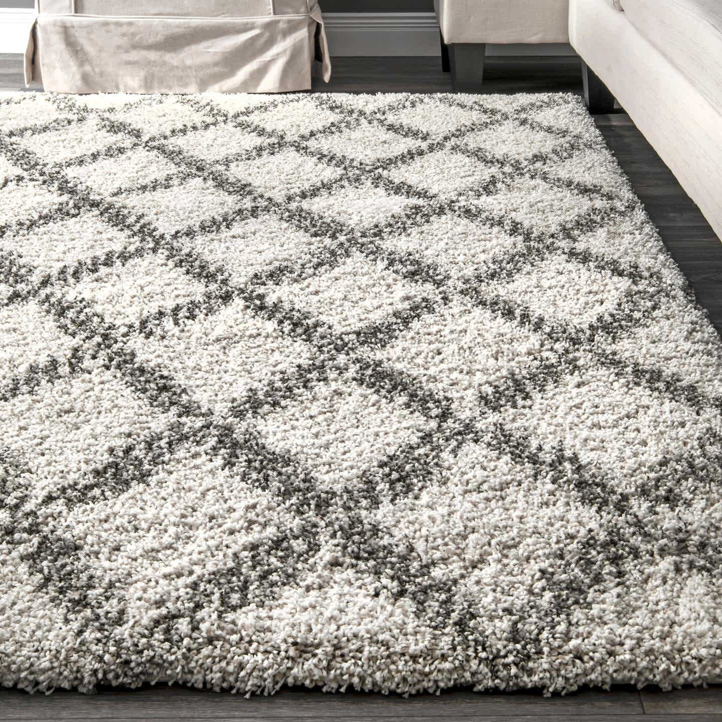 Sharika Lattice Shaggy Area Rug - Image 4