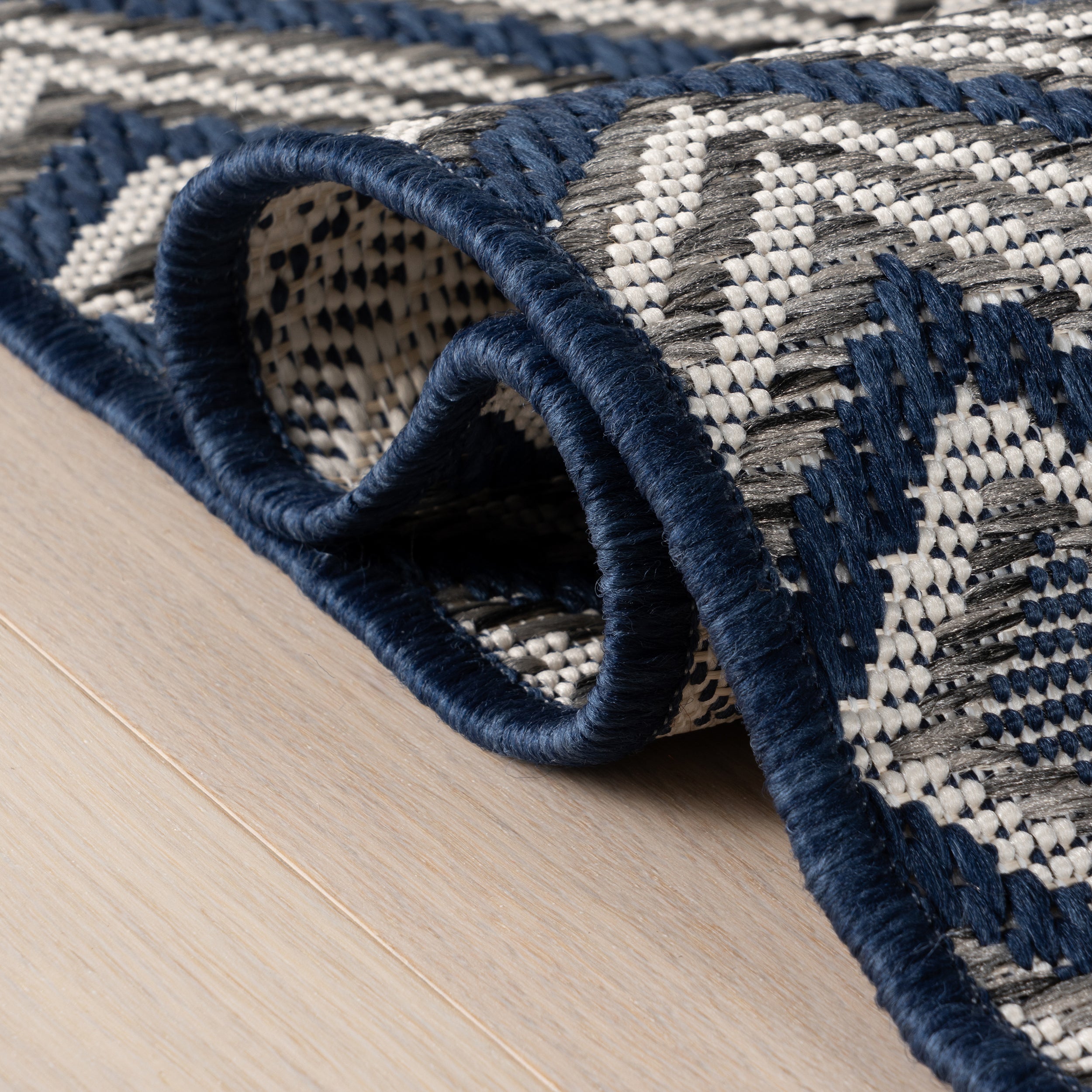 Sorisse Indoor/Outdoor Diamond Area Rug - Image 23