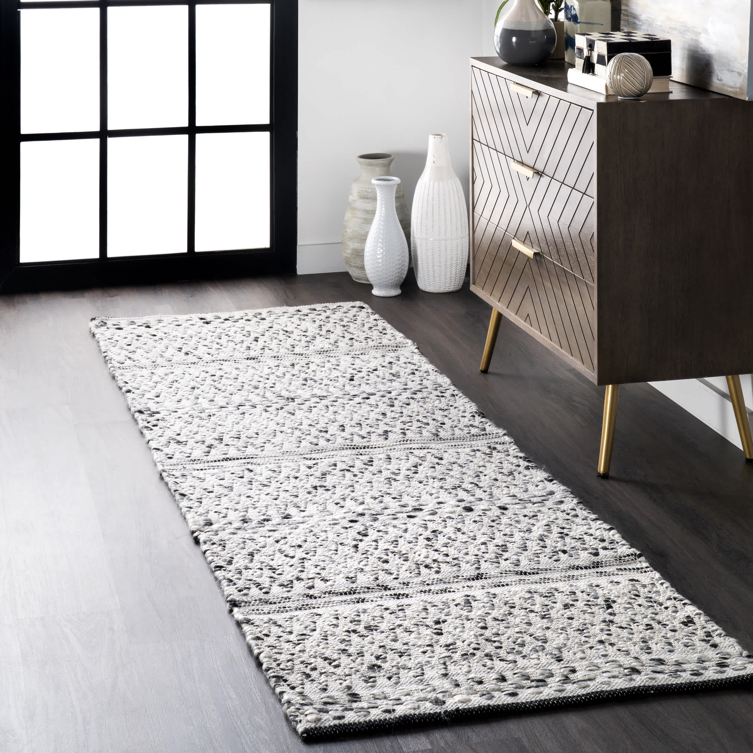 Natosha Indoor/Outdoor Chevron Striped Area Rug - Image 10