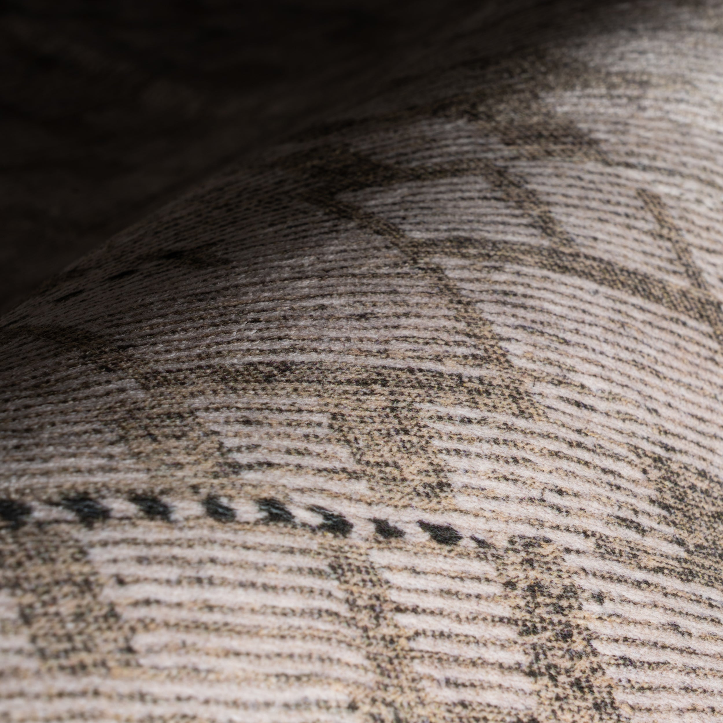 Vessara Abstract Handmade Wool Area Rug - Image 12