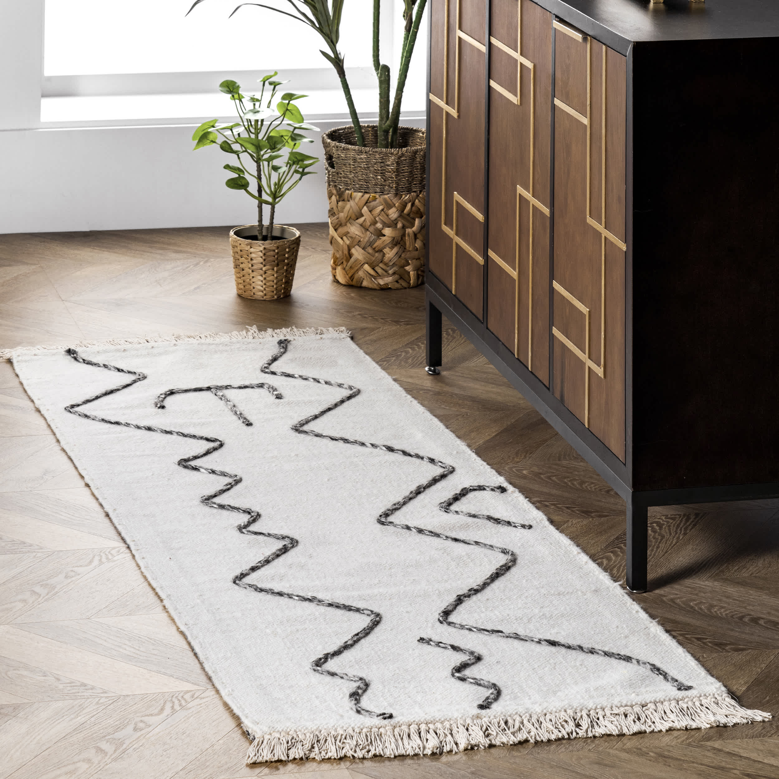 Moira Tribal Flatweave Tassel Area Rug - Image 10