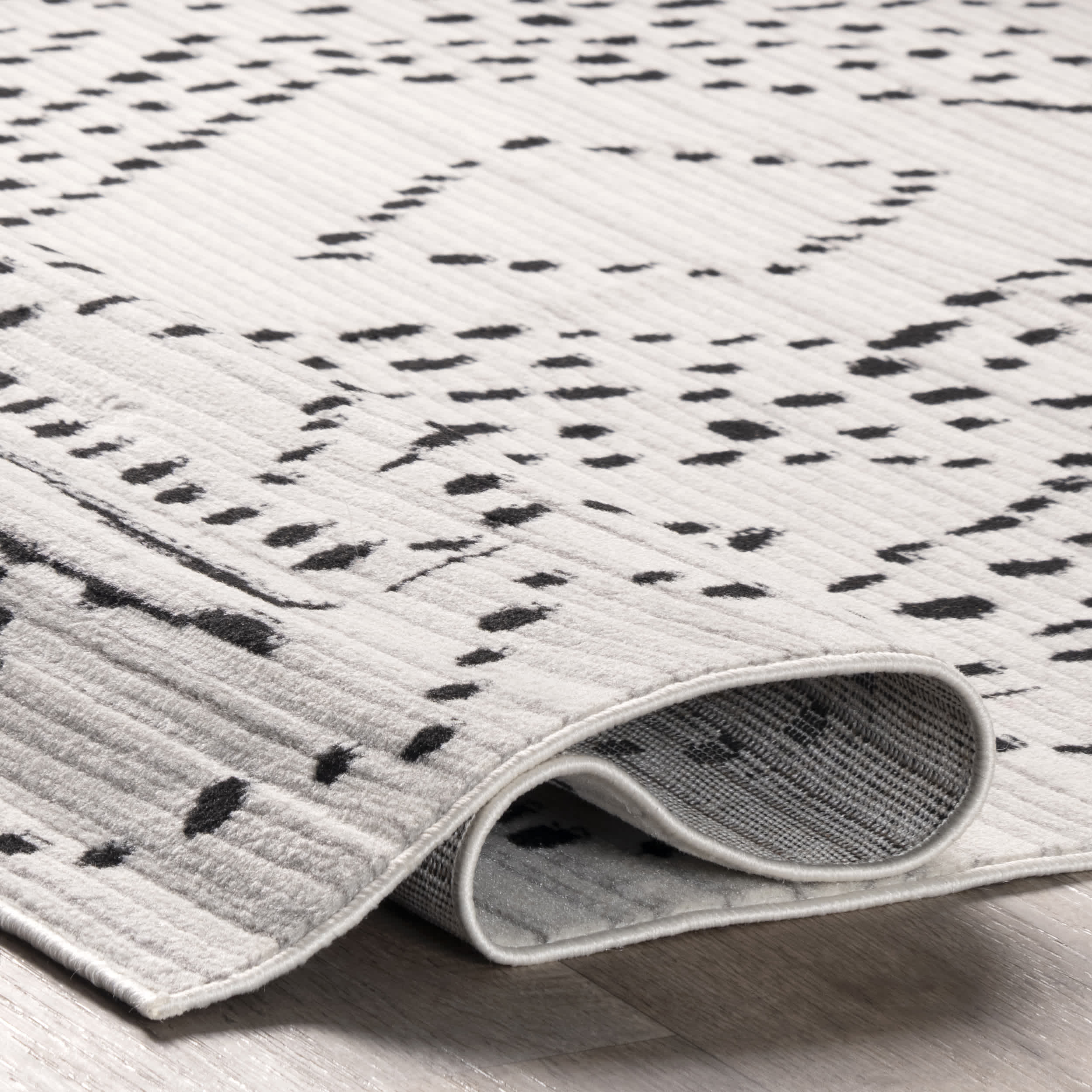 Mila Dotted Diamond Trellis Area Rug - Image 4
