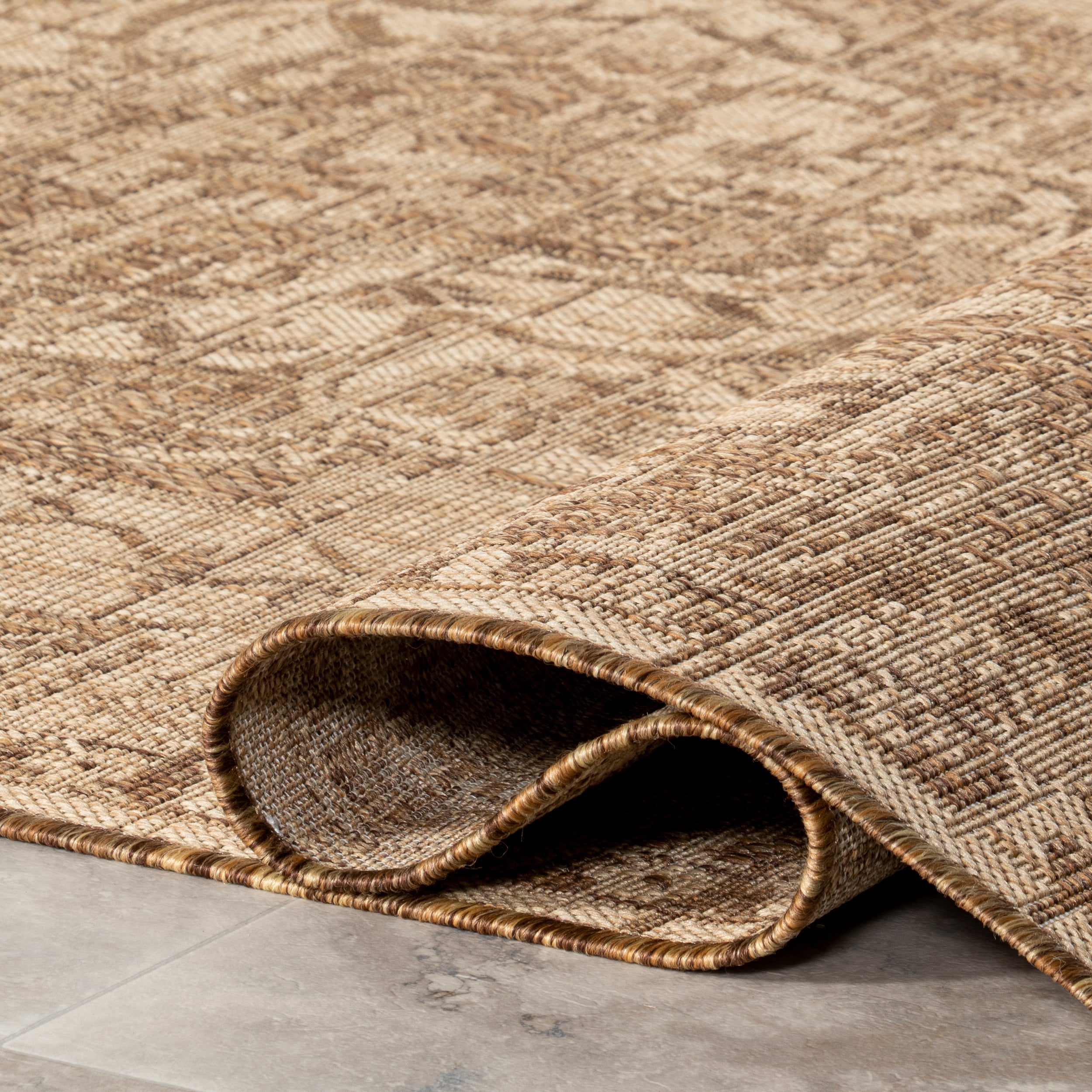 Becki Traditional Medallion Indoor/Outdoor Area Rug - Image 4