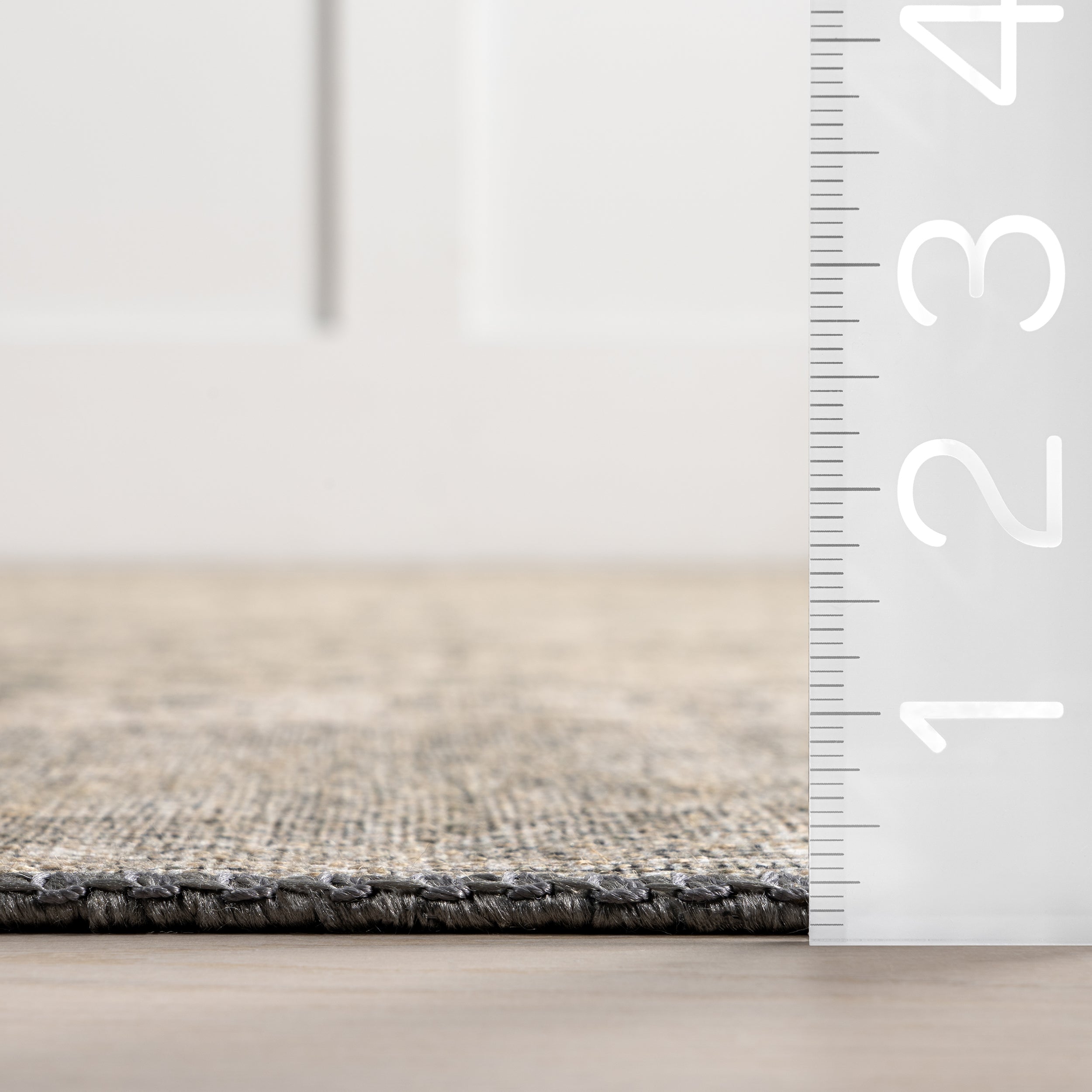 Hillstone Collection Agnetha Traditional Vintage Medallion Area Rug - Image 3