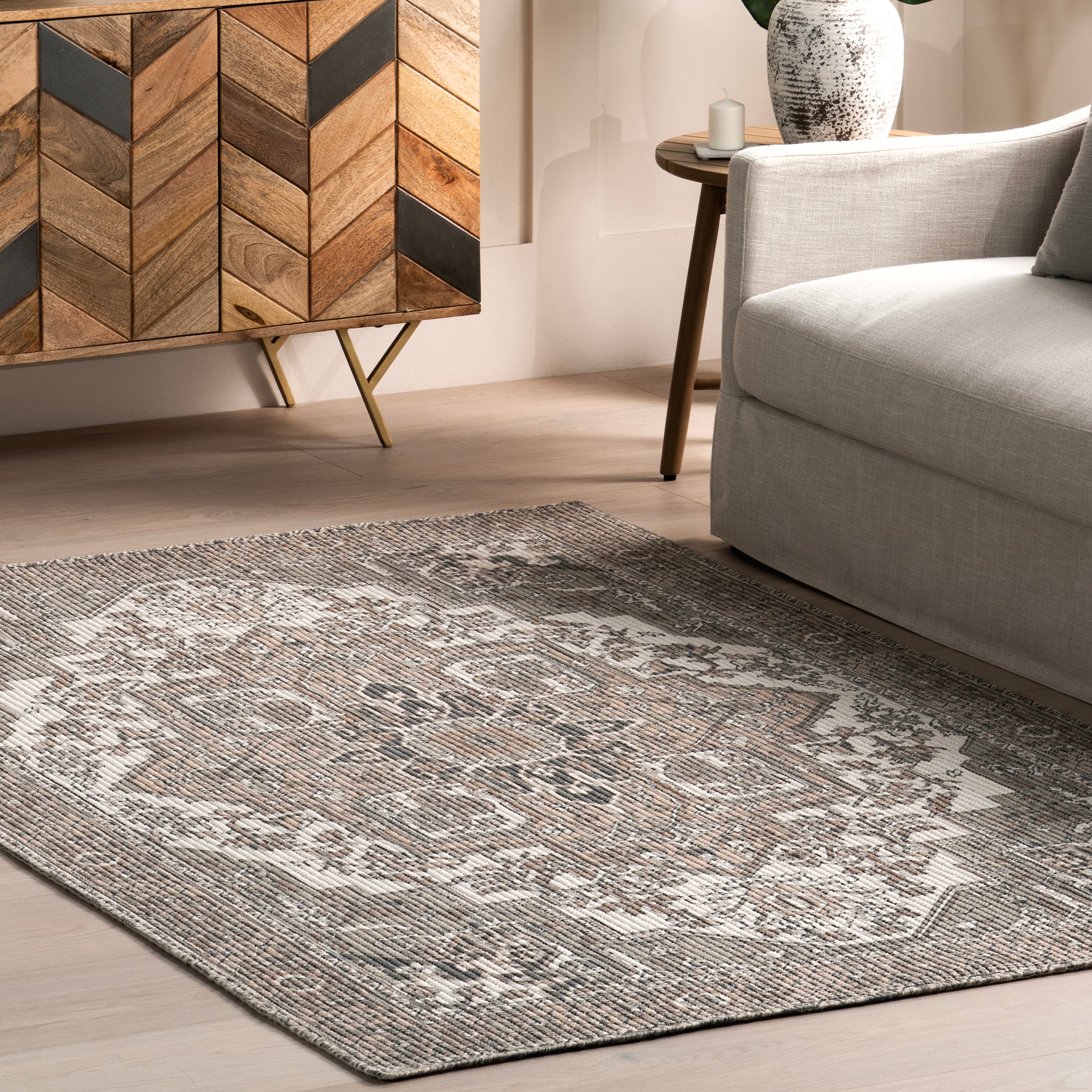 Sausha Traditional Medallion Indoor/Outdoor Area Rug - Image 9