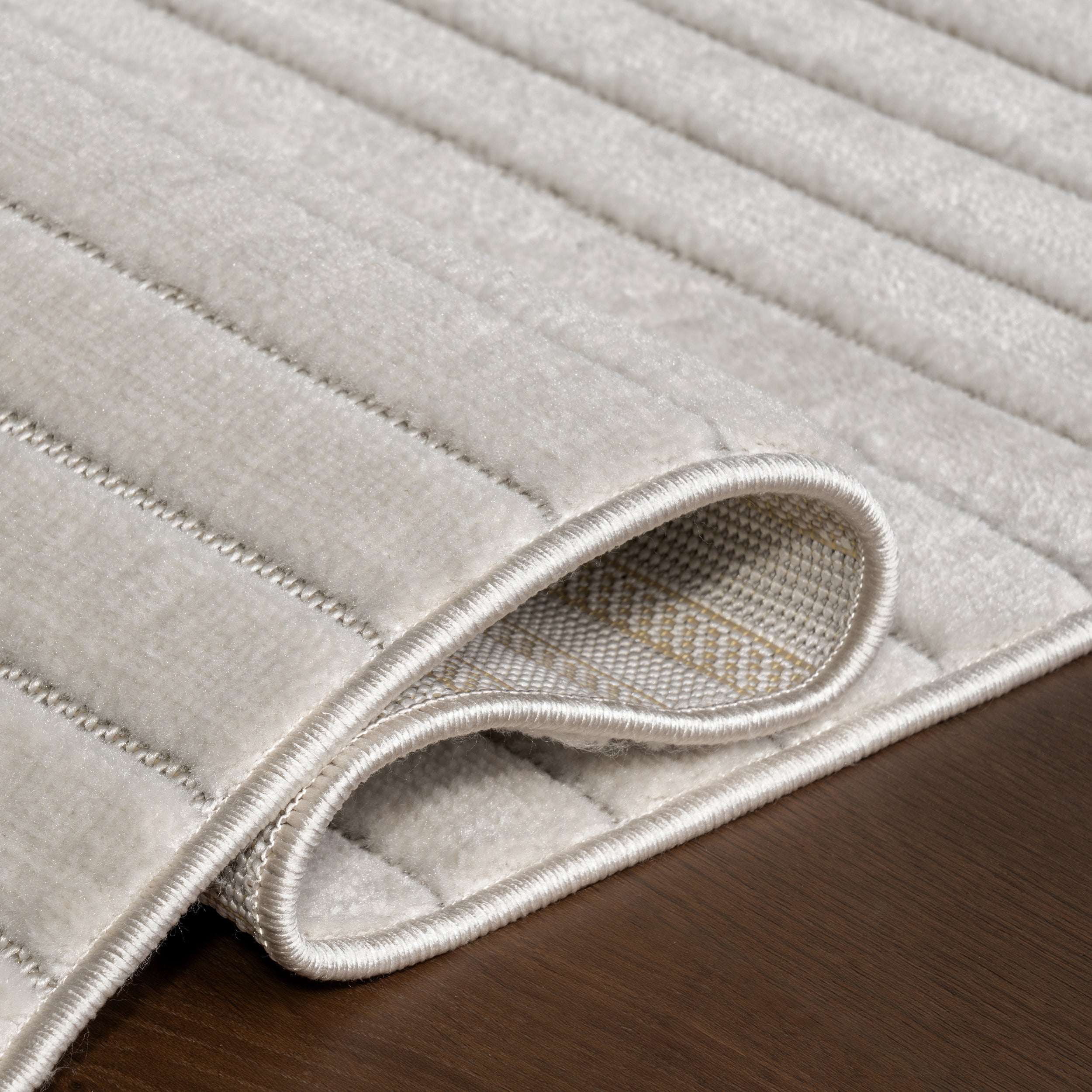 Nuloom Amasha High-Low Striped Indoor/ Outdoor Area Rug - Image 5
