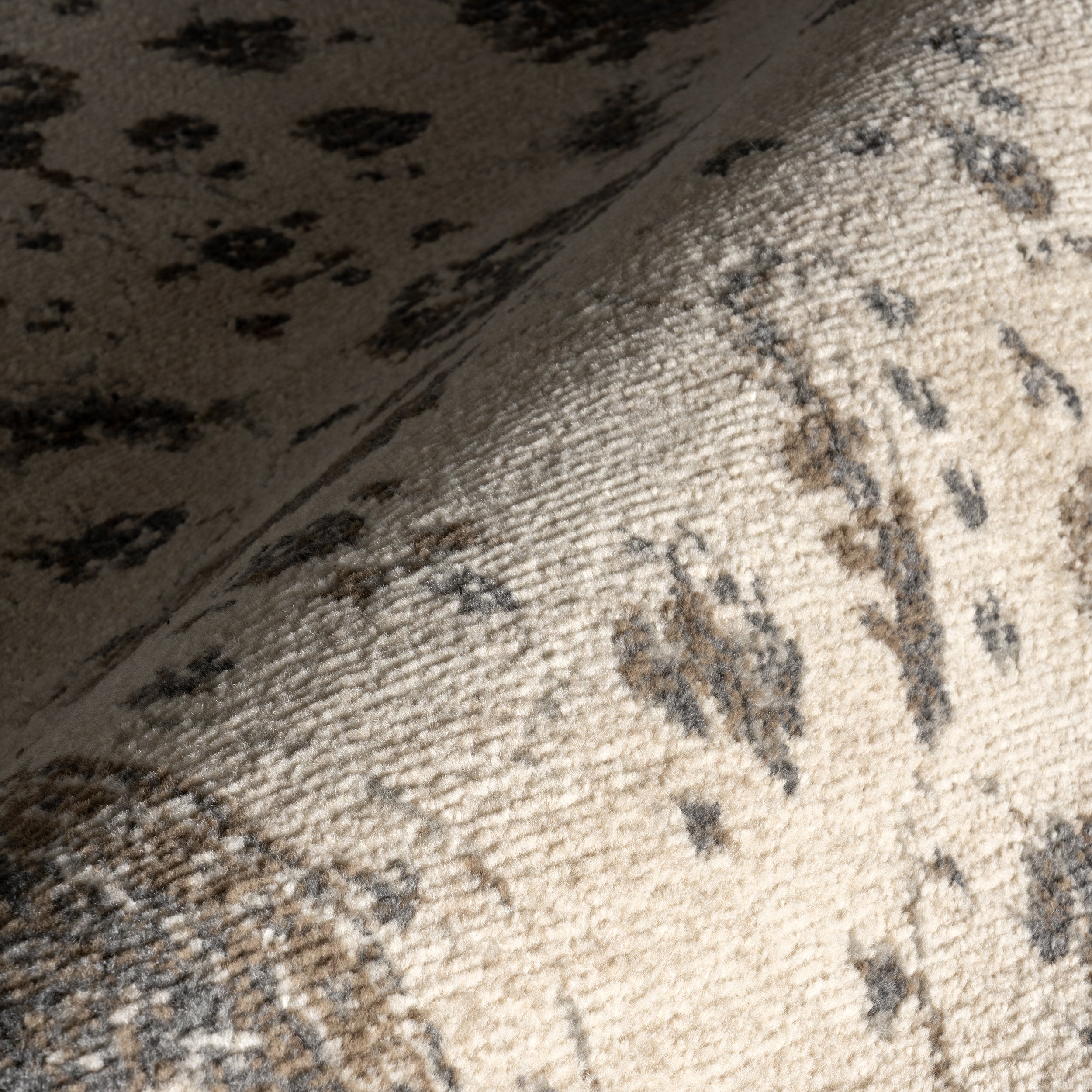 Jolie Traditional Medallion Area Rug - Image 5