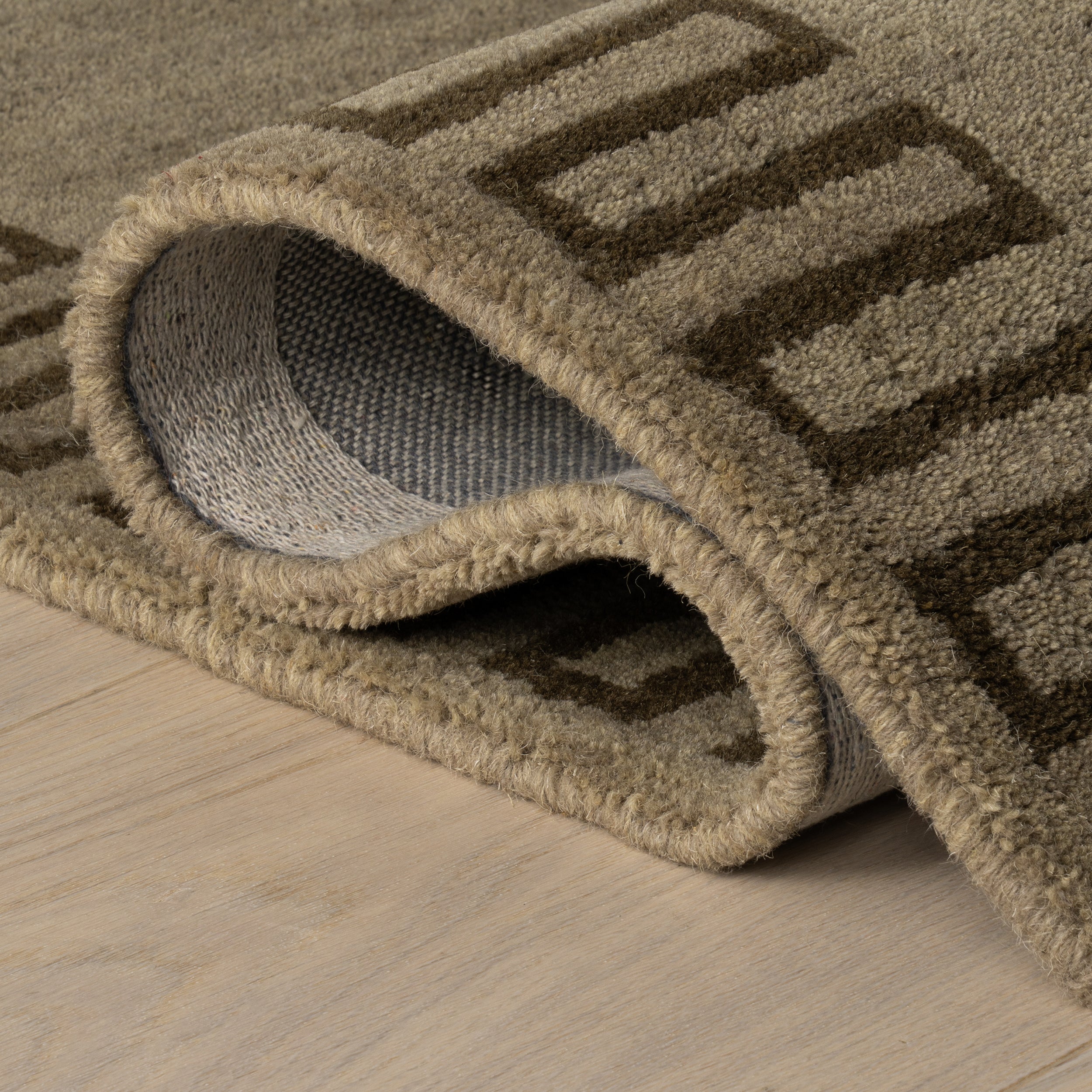 Nuloom Renata Fleuron Bordered Wool Rug - Image 4