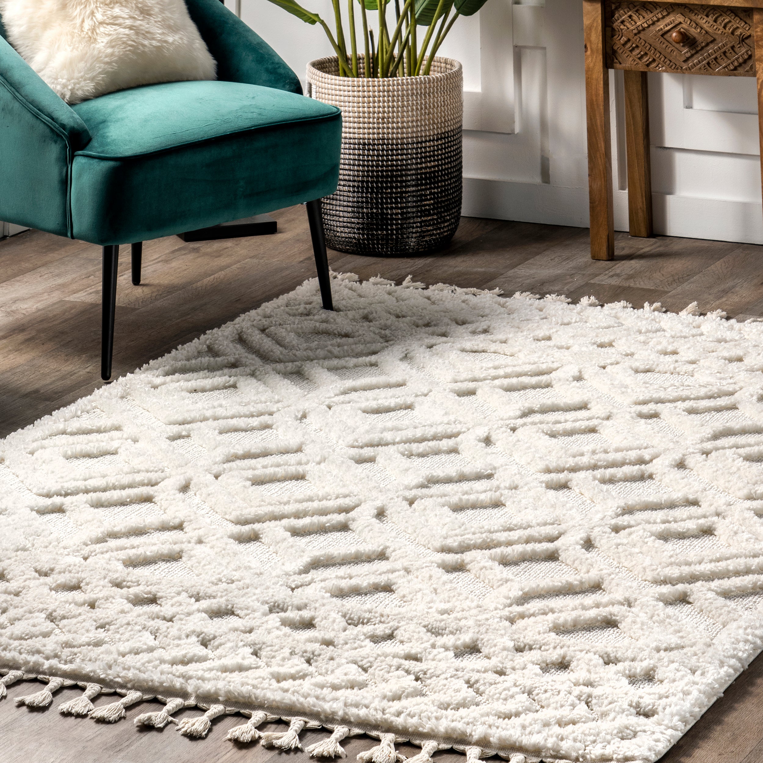 Akia Lattice High/Low Tassel Area Rug - Image 9