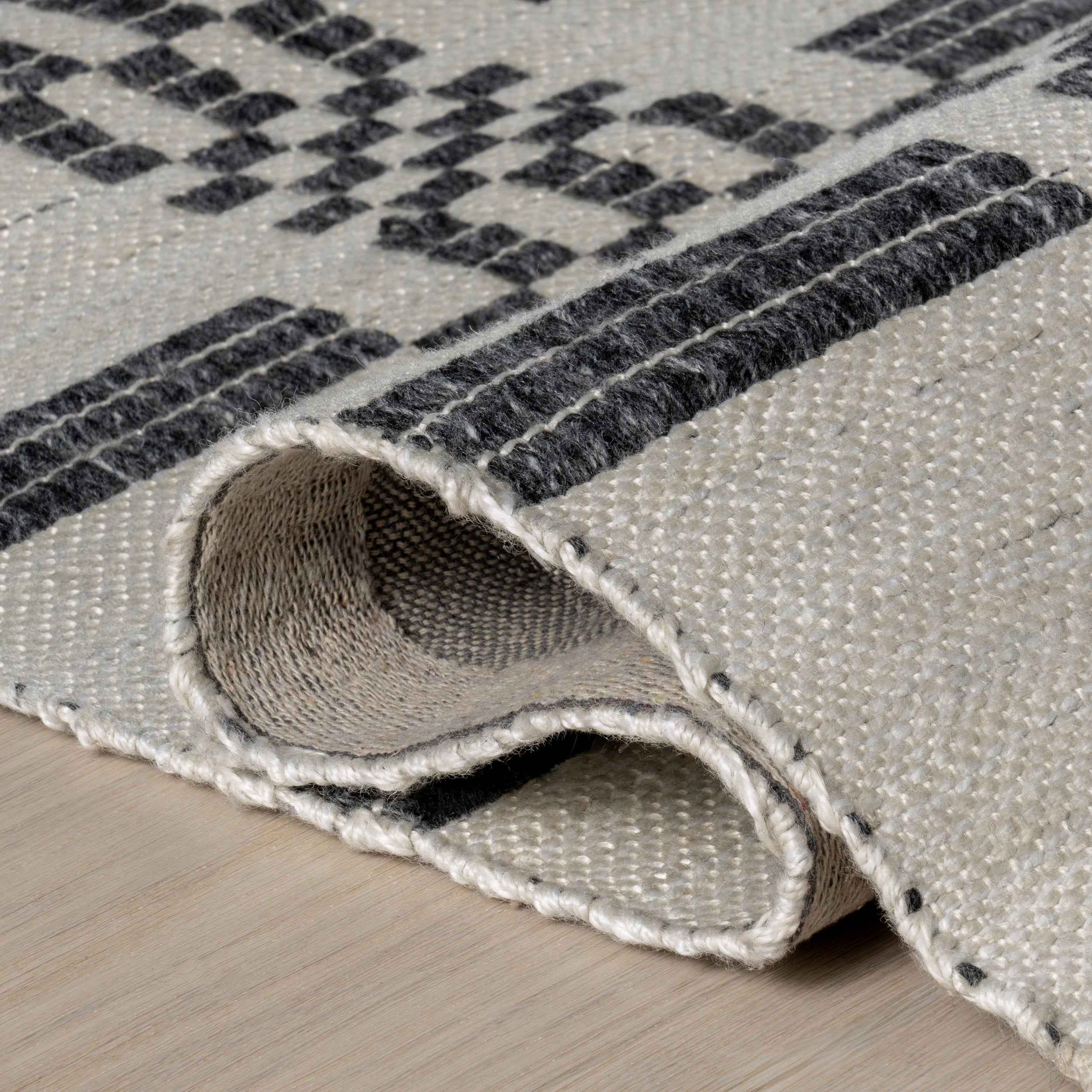 Hendo Geometric Area Rug - Image 4